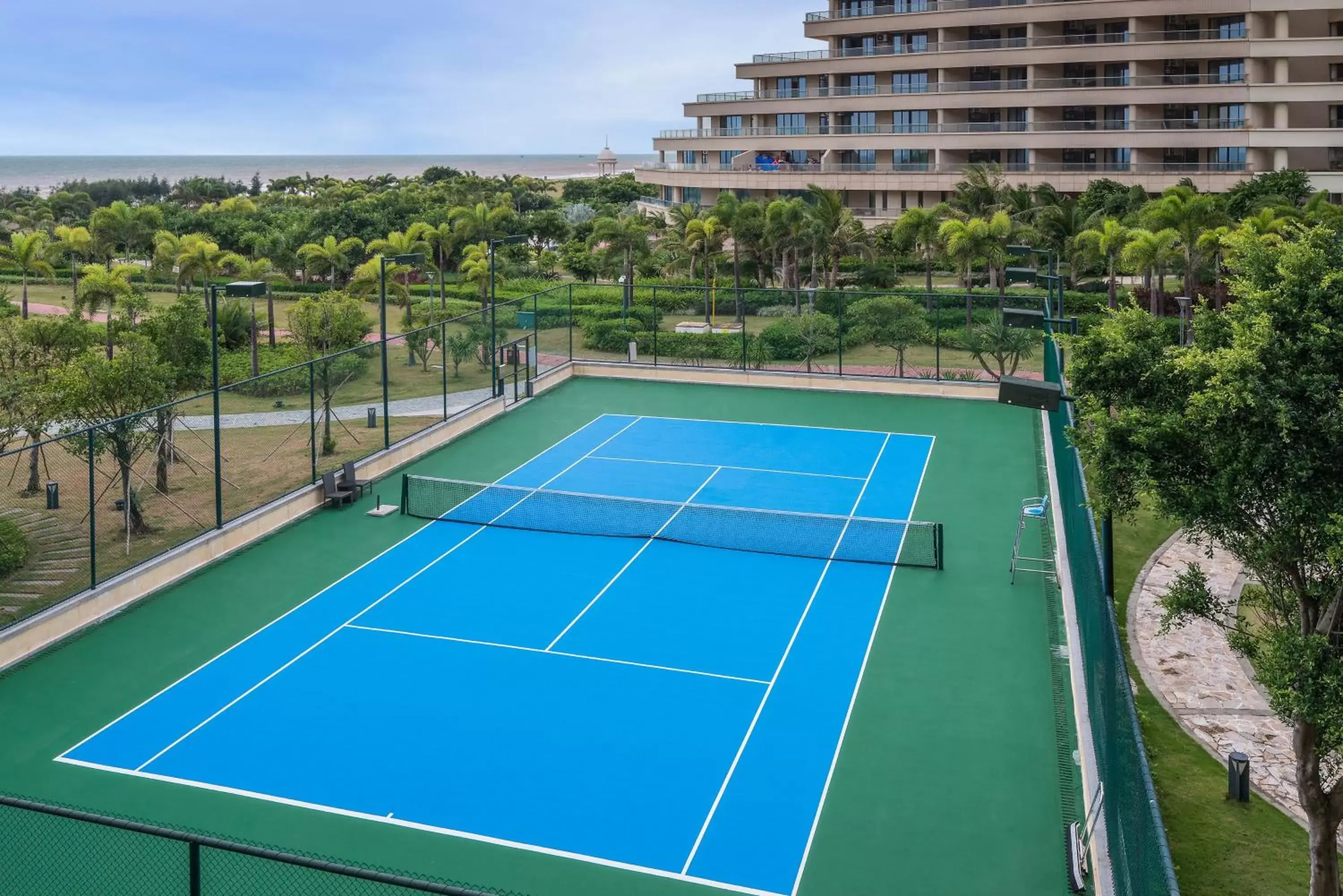 Area and facilities, Pool View in Crowne Plaza Hailing Island, an IHG Hotel