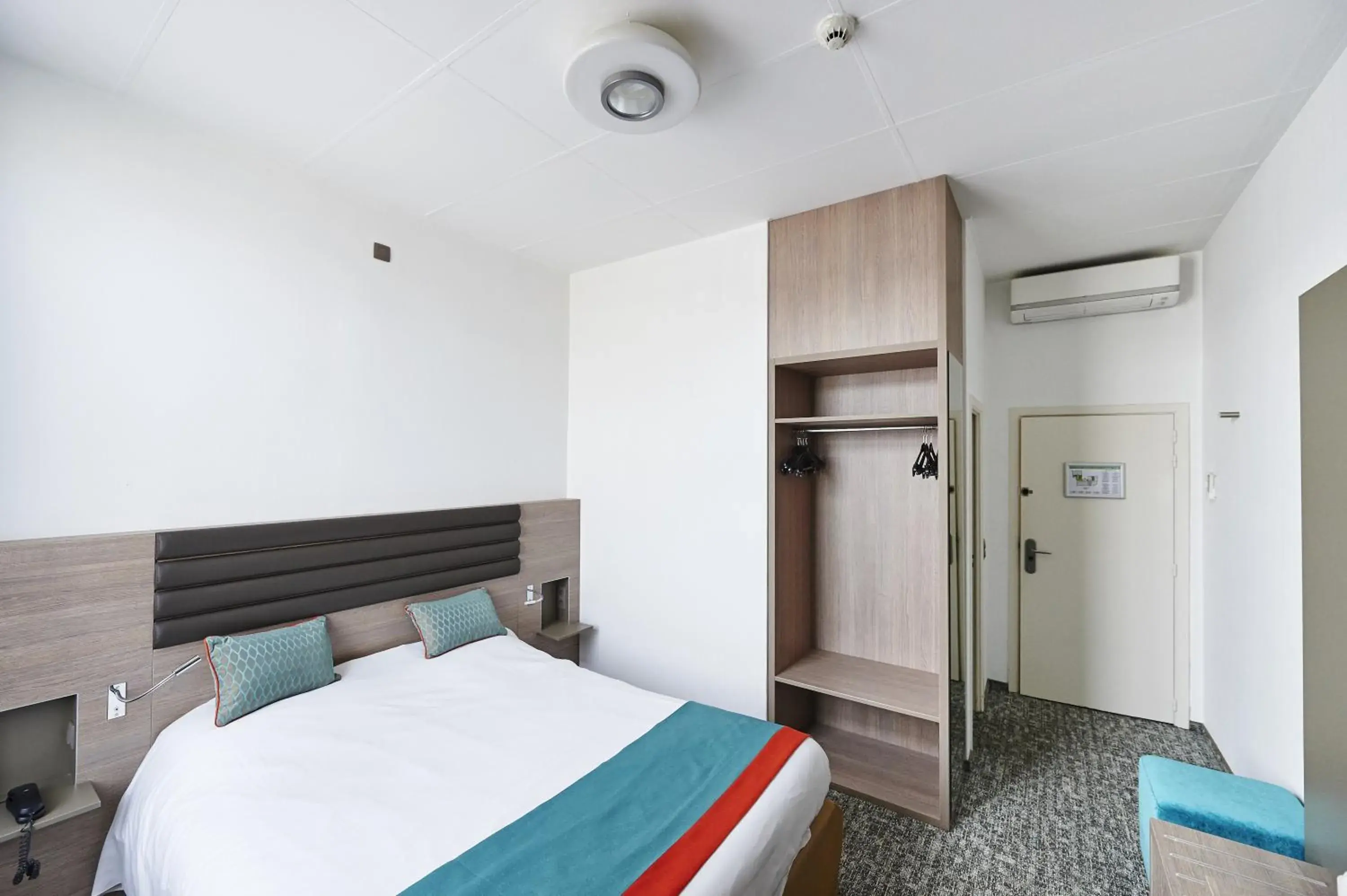 Bedroom, Bed in Grand Hotel de Flandre