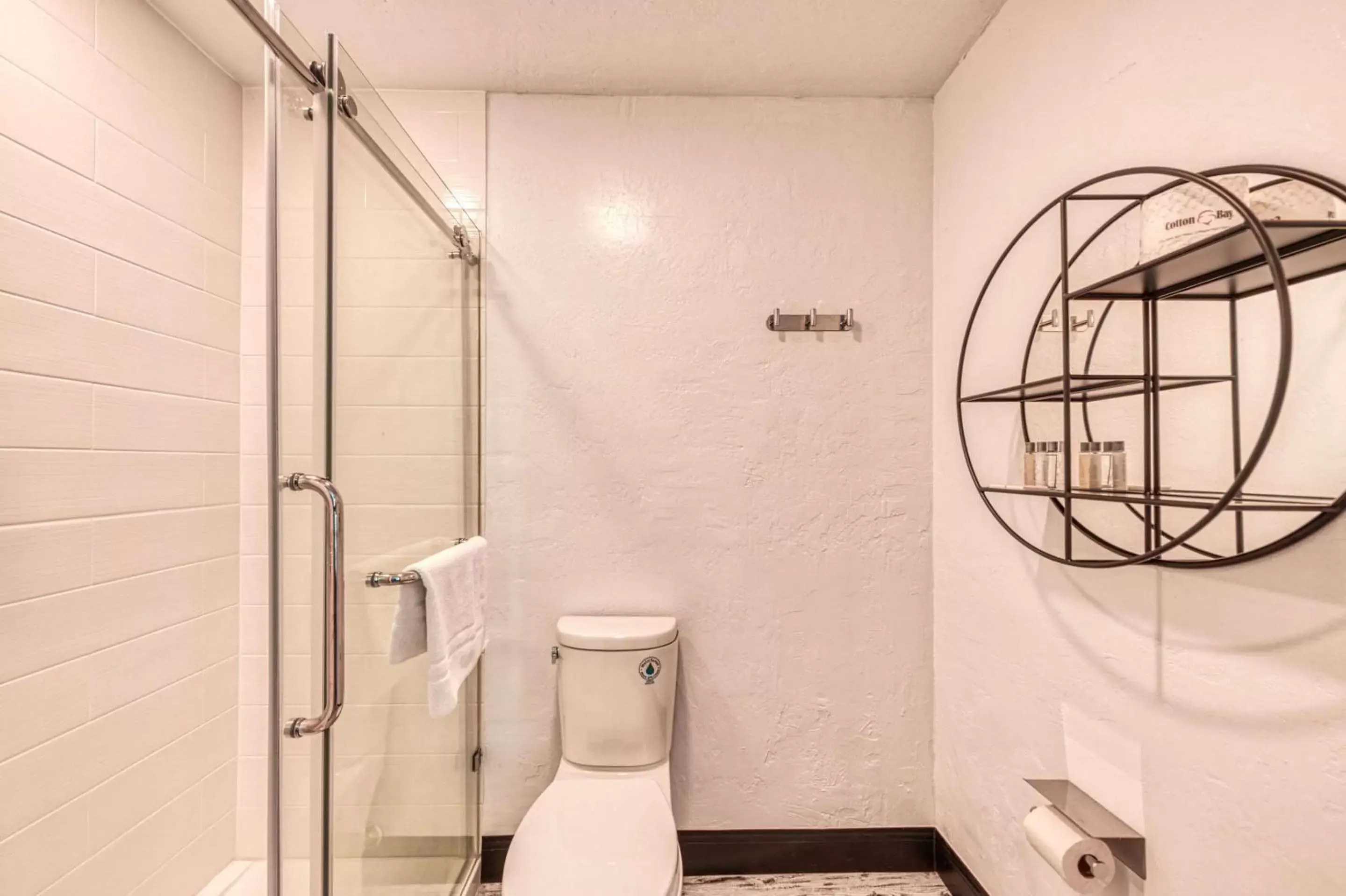 Bathroom in Casa Via Mar Inn, Ascend Hotel Collection