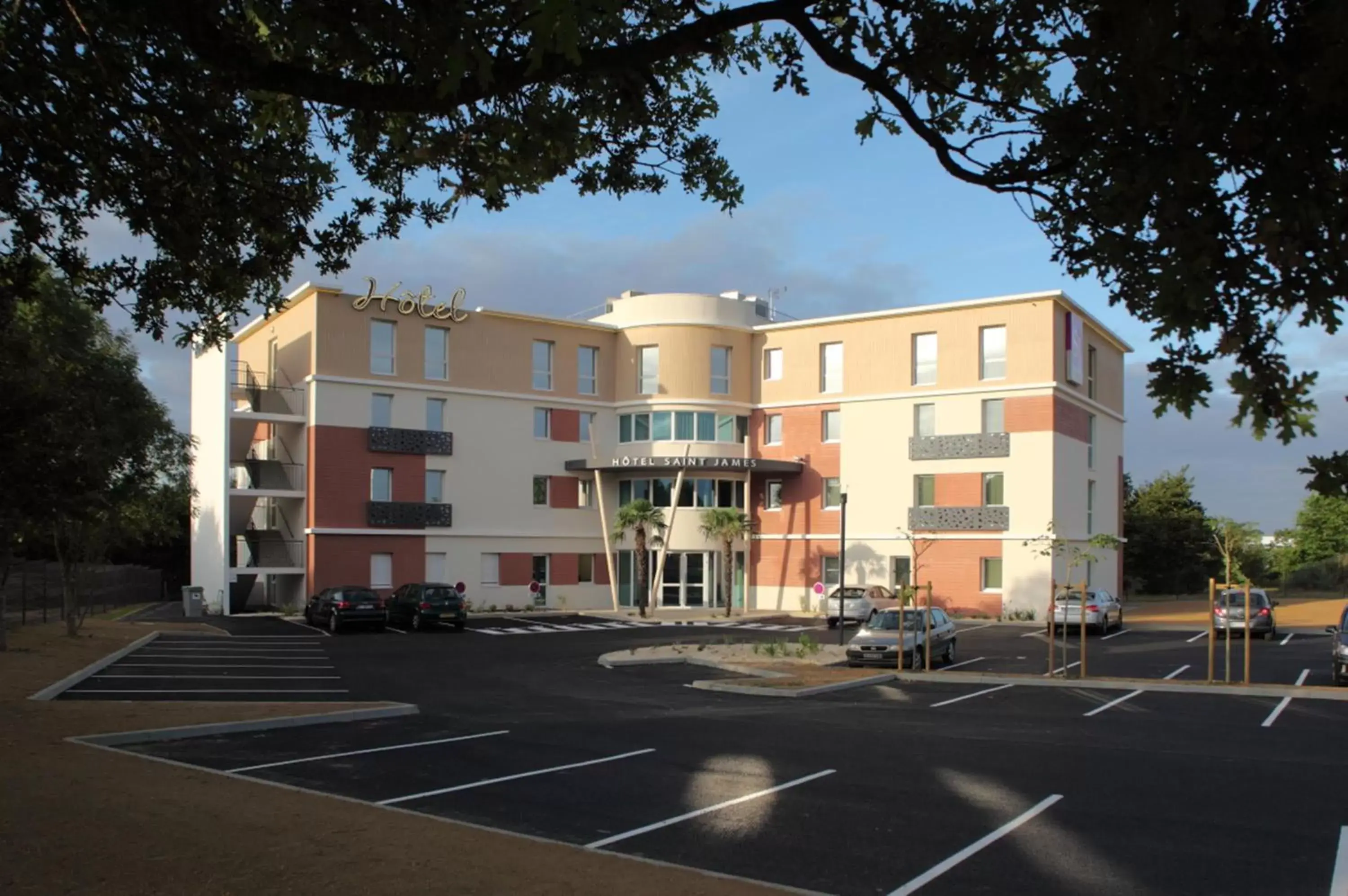 Facade/entrance, Property Building in The Originals Boutique Hotel Saint James, Montaigu-Vendée, Nantes Sud