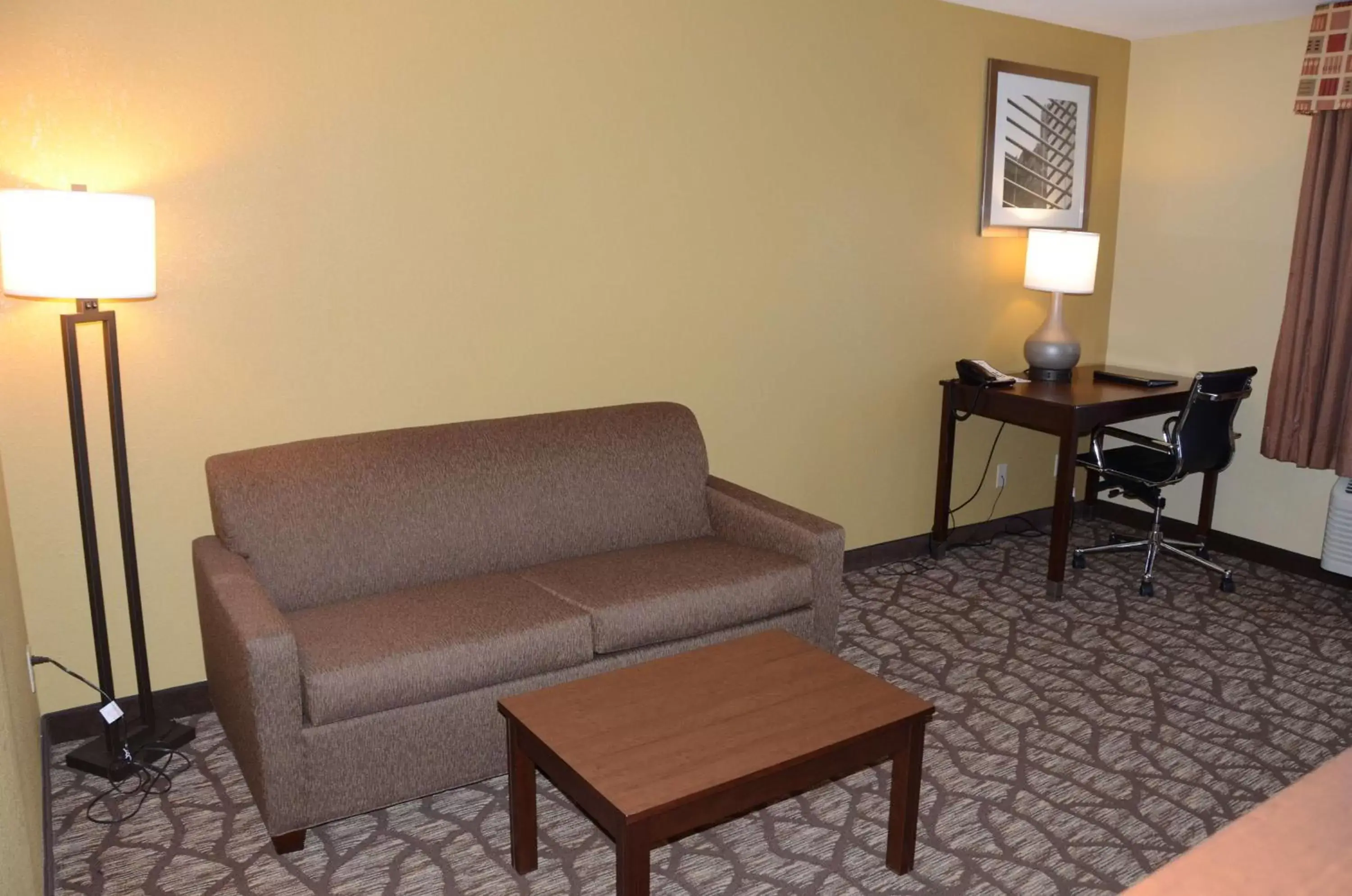 Seating area in Best Western Joliet Inn & Suites