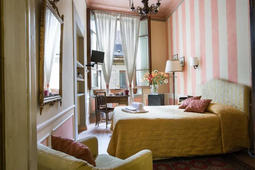 Photo of the whole room, Bed in Residenza Castiglioni