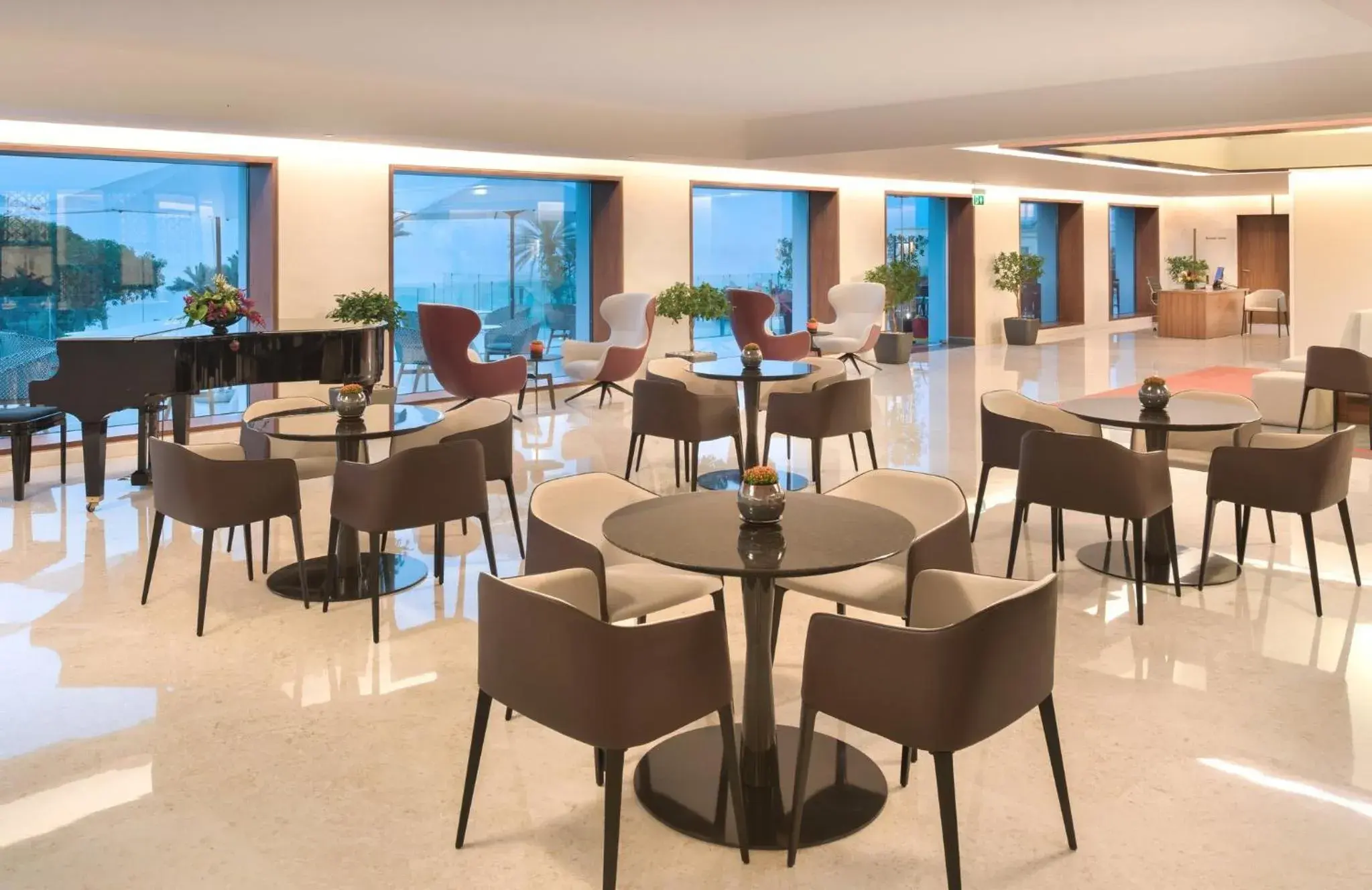 Lounge or bar in Crowne Plaza Muscat by IHG Lounge or bar in Crowne Plaza Muscat by IHG