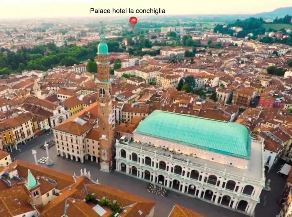 Bird's-eye View in Palace Hotel "La CONCHIGLIA D' ORO"
