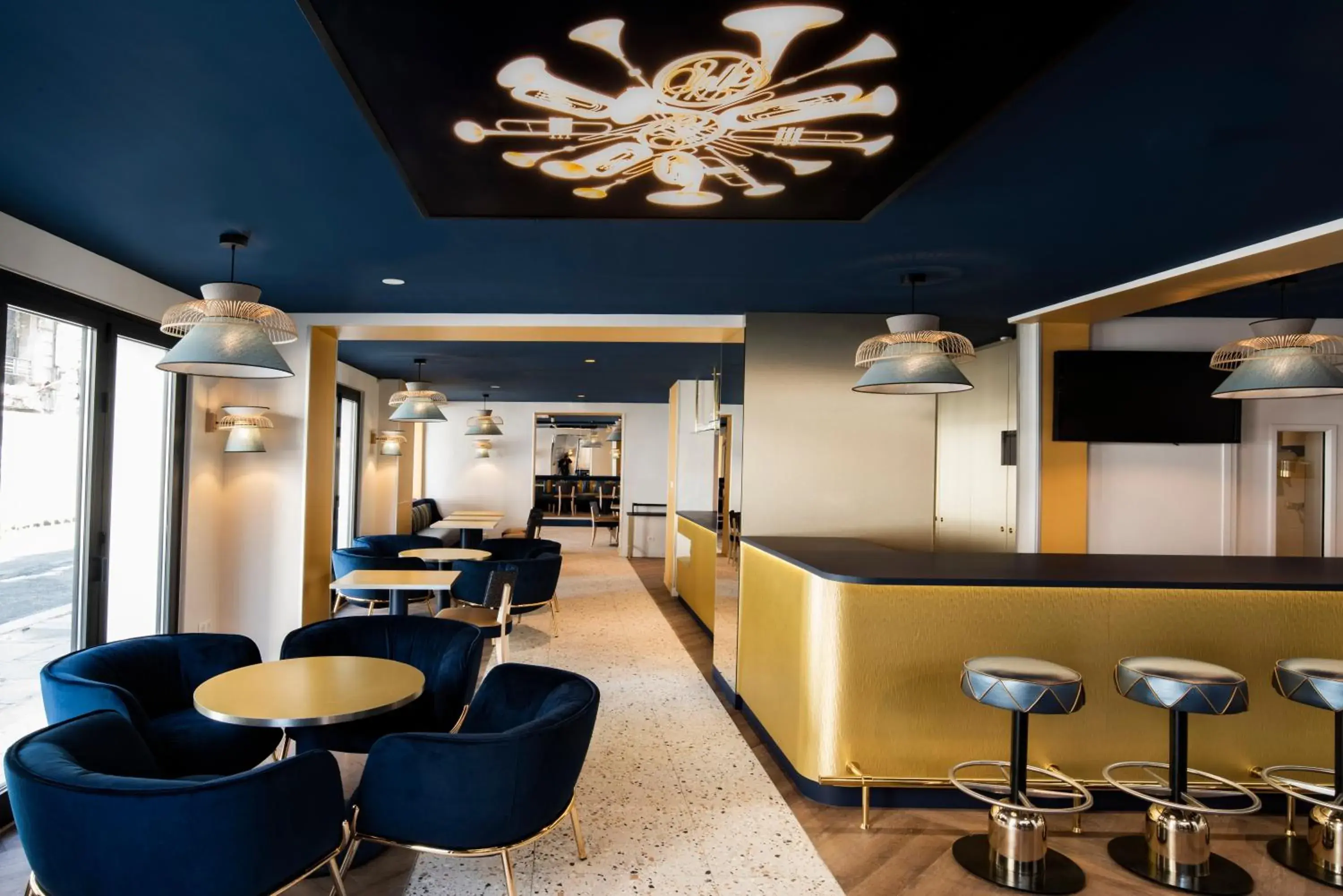 Lobby or reception, Lounge/Bar in Mercure Paris Opera Lafayette Hotel