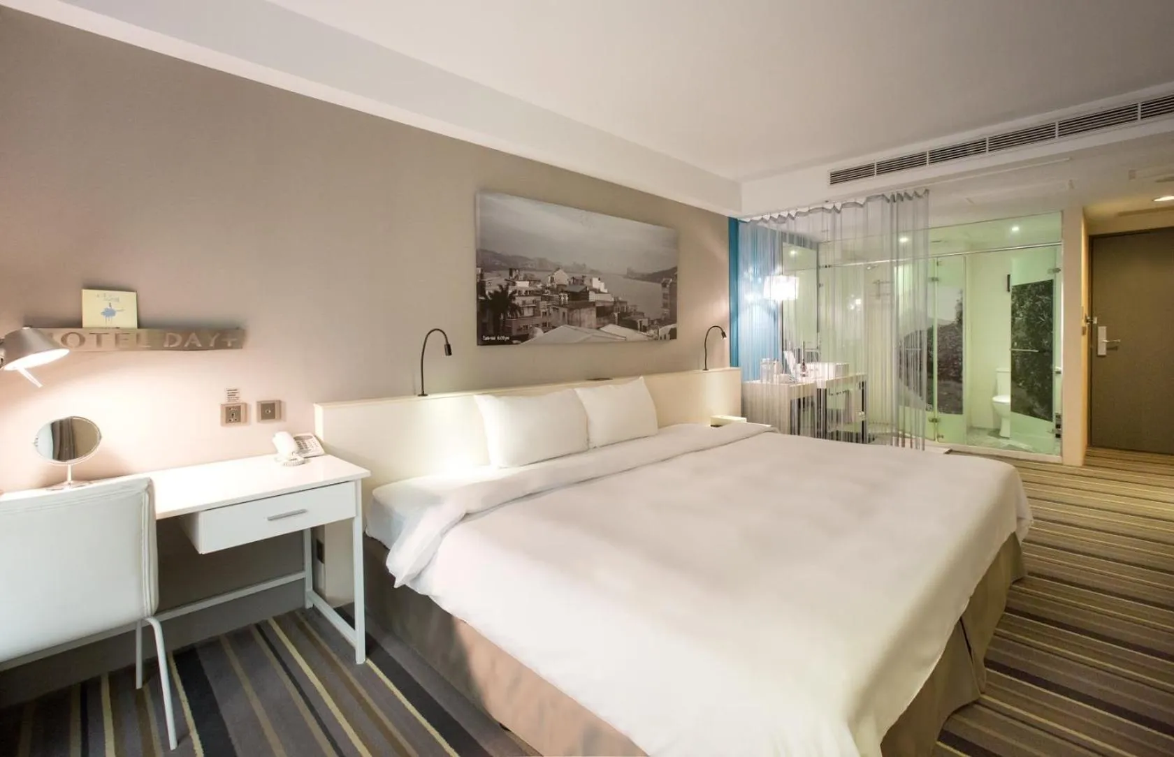 Bed in Hotelday Tamsui