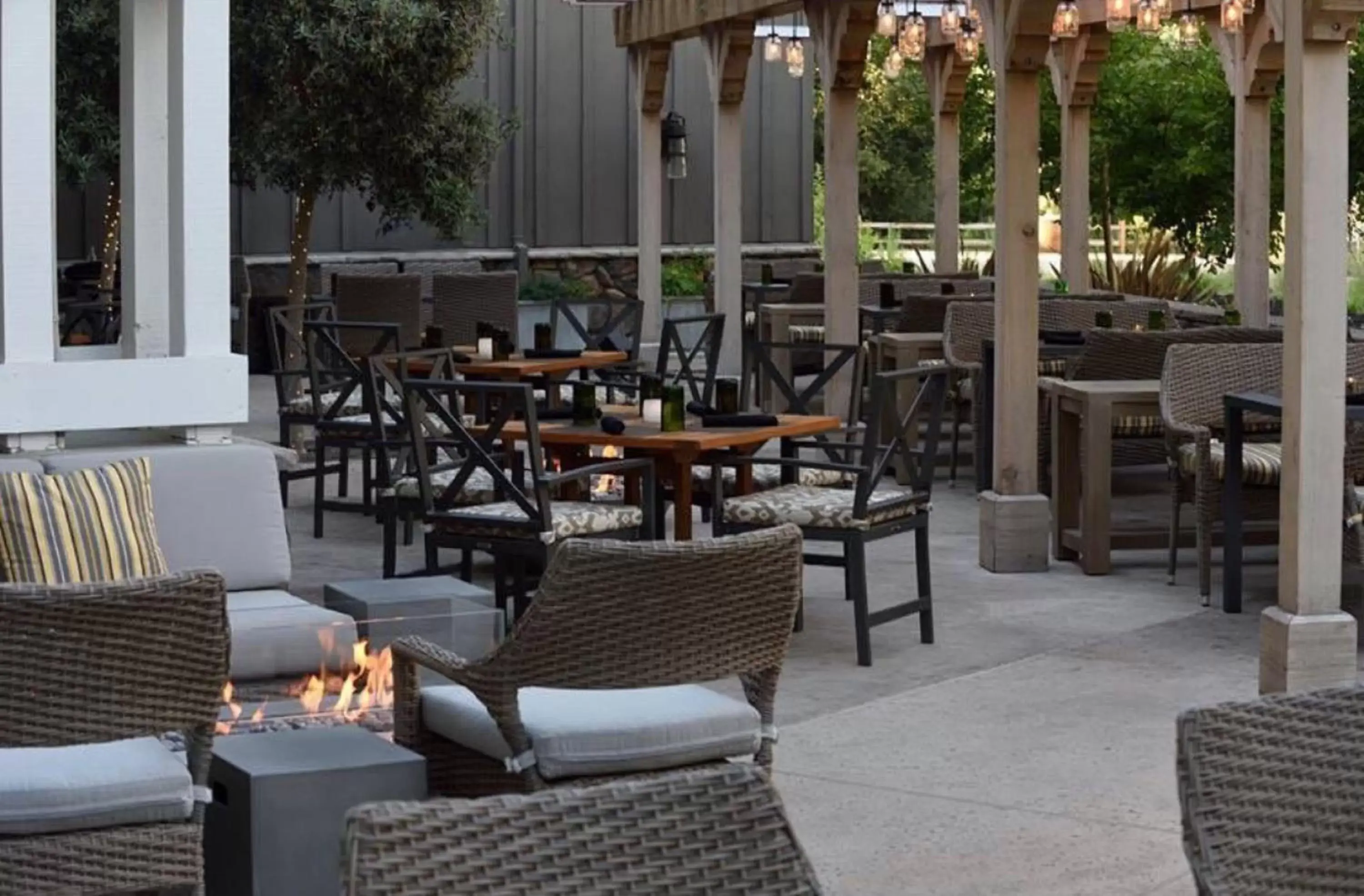 Patio, Restaurant/Places to Eat in River Terrace Inn, a Noble House Hotel