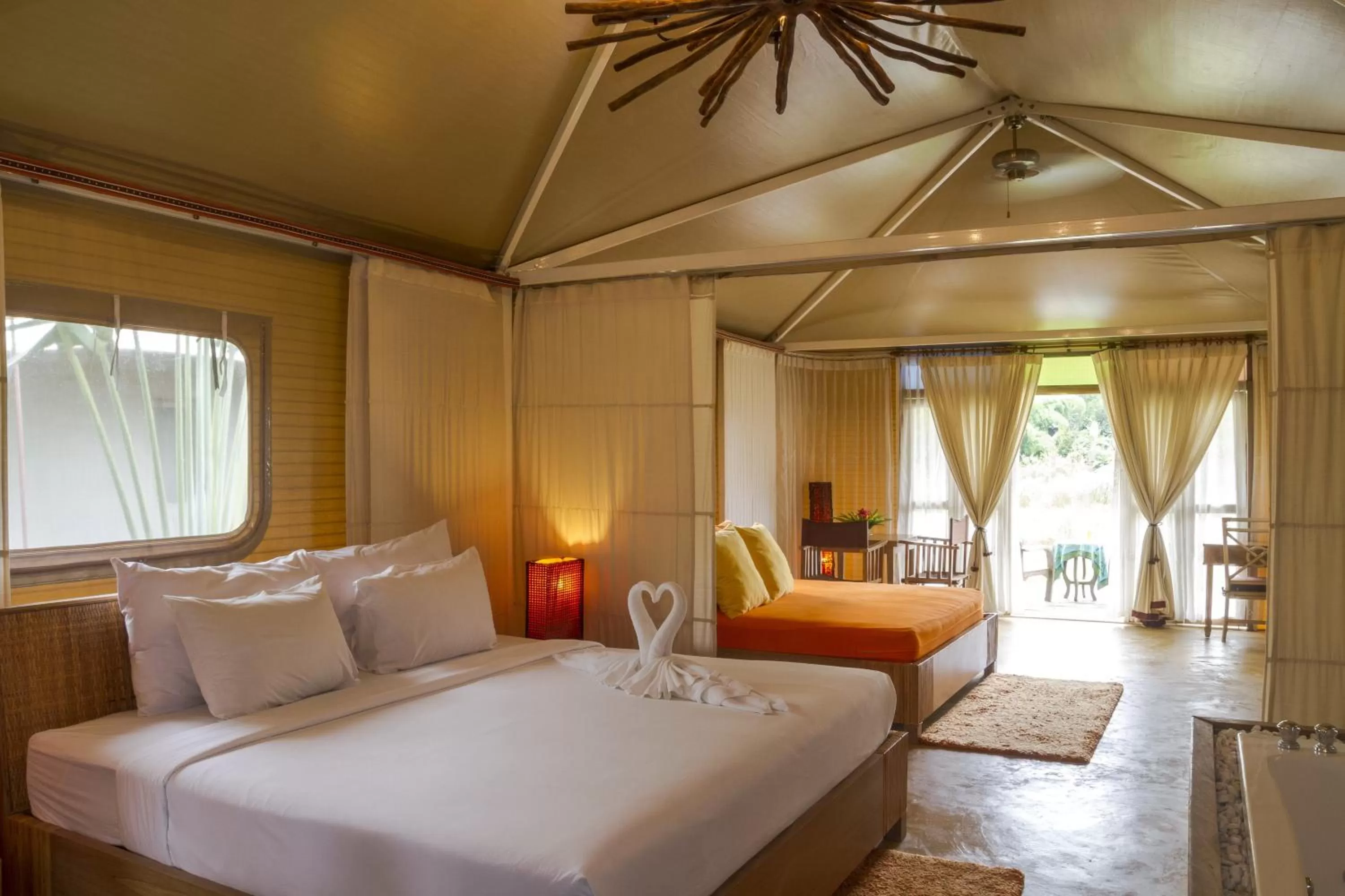 Photo of the whole room, Bed in Pai Vimaan Resort