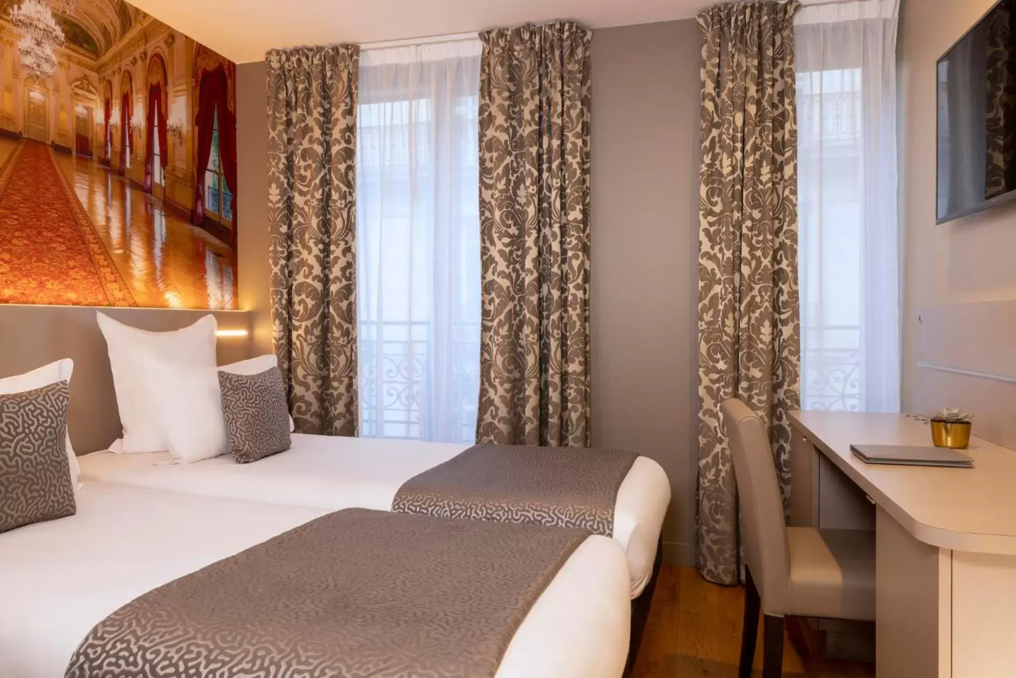 Bedroom, Bed in Dream Hôtel Opéra & Spa