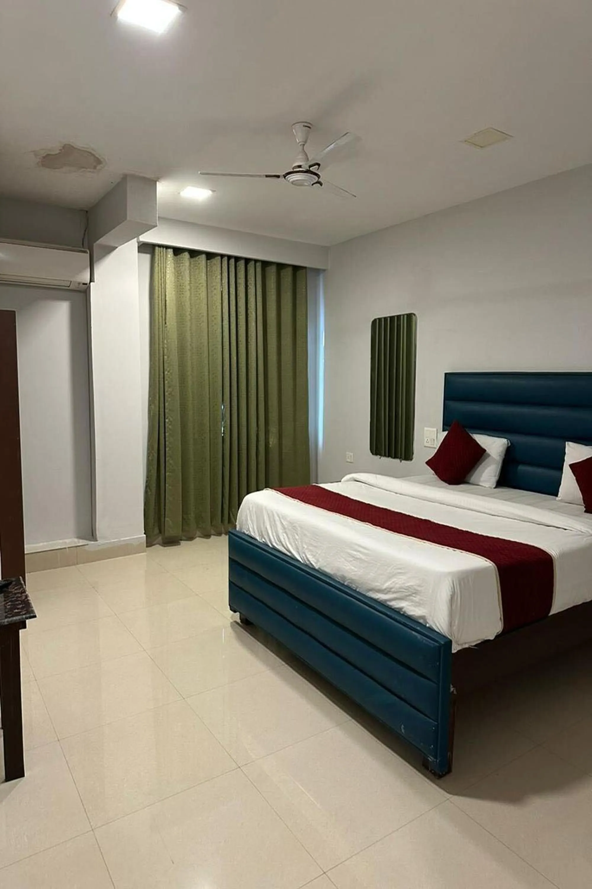 Bedroom, Bed in Hotel Amenda International