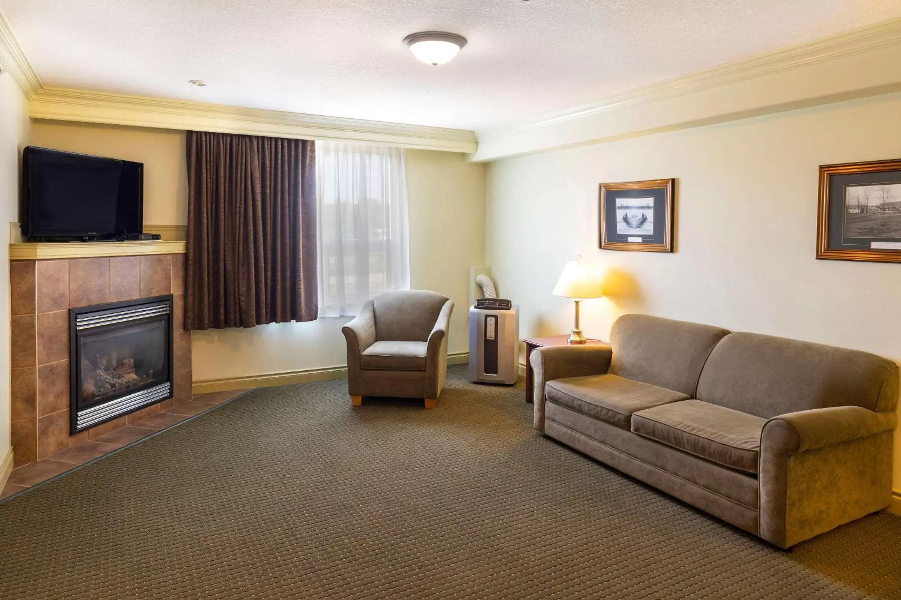 Bedroom, Seating Area in Quality Inn & Suites