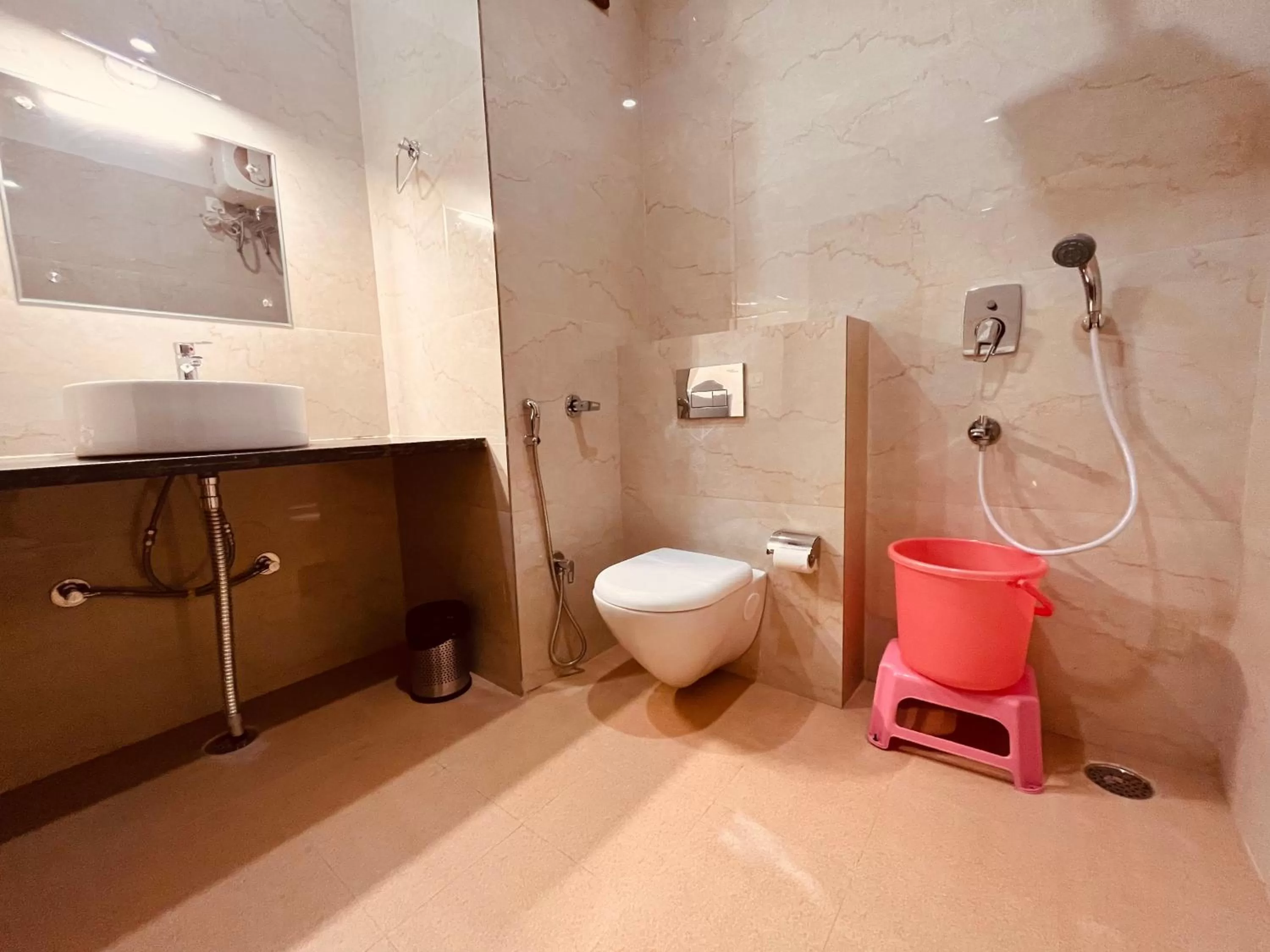 Bathroom in Hotel Gange, Haridwar