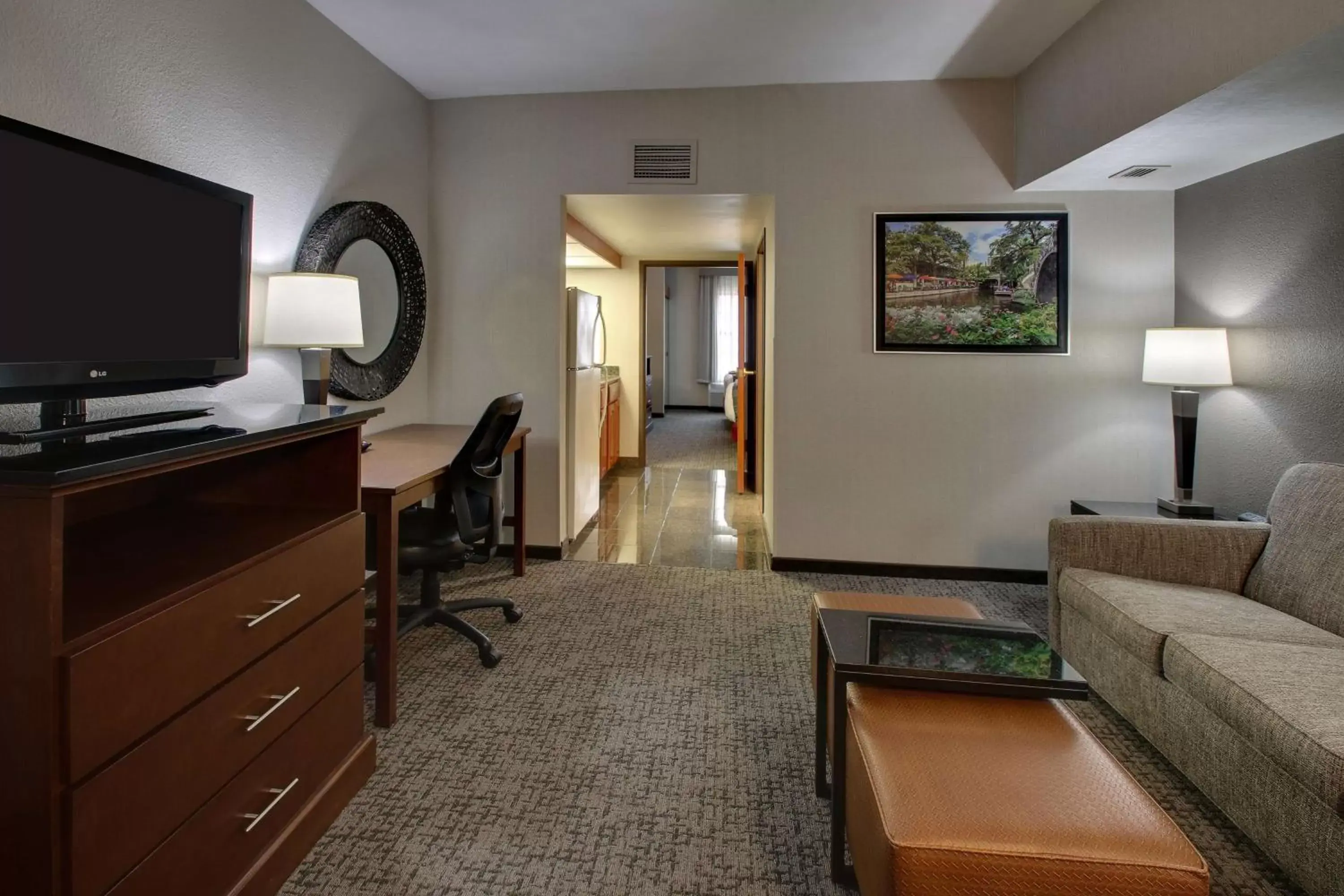 Photo of the whole room, Seating Area in Drury Inn & Suites San Antonio Northwest Medical Center