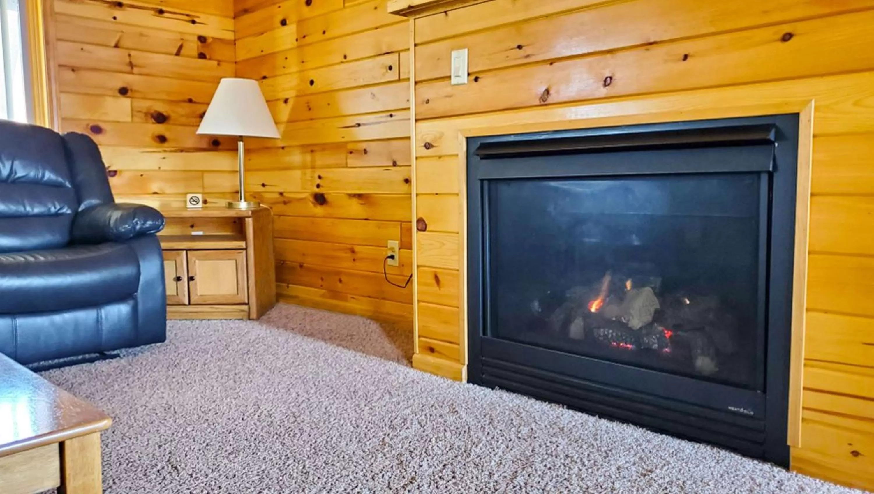 Photo of the whole room in Jasper Ridge Inn Ishpeming