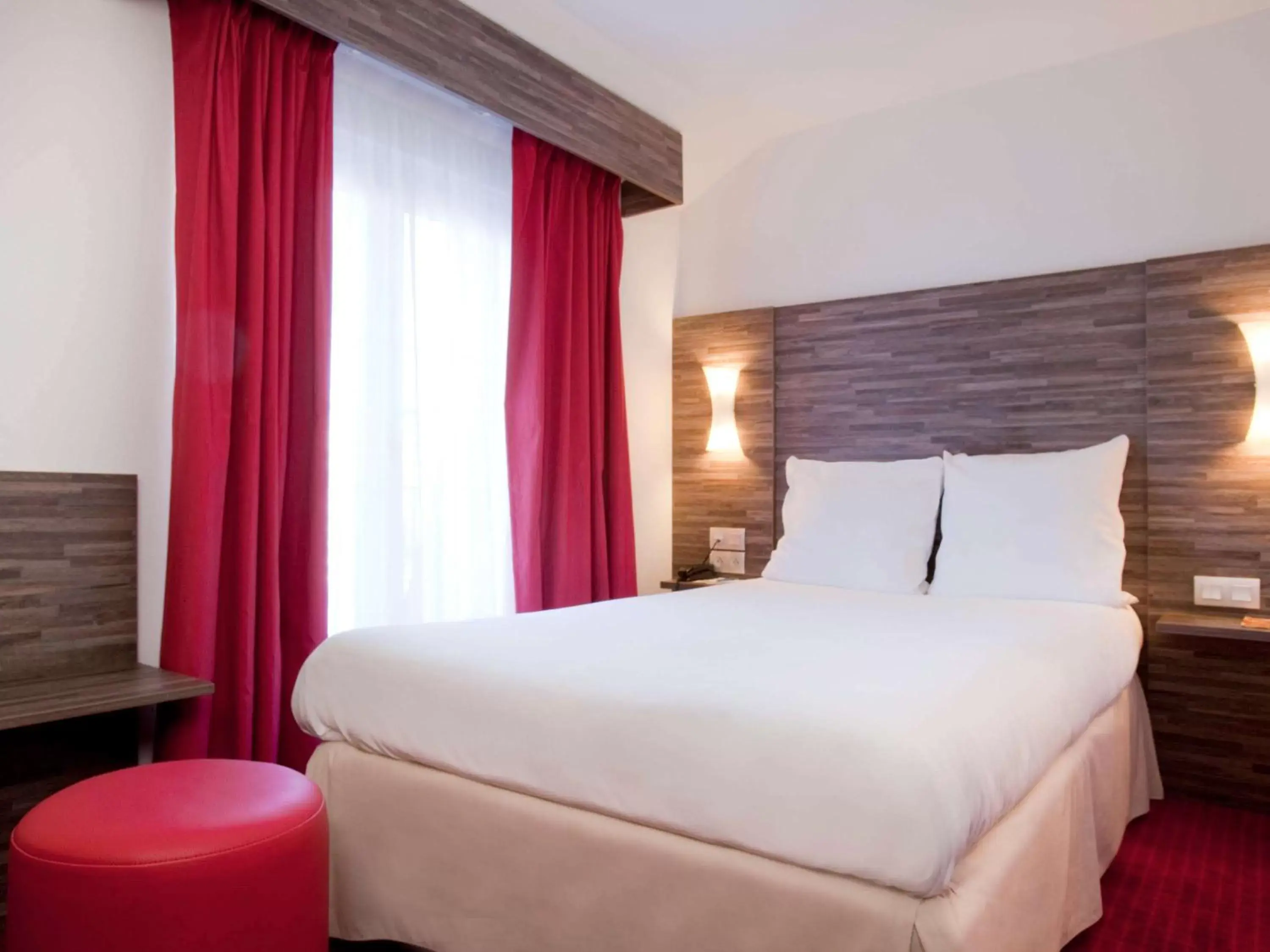 Photo of the whole room, Bed in ibis Styles Rennes Centre Gare Nord