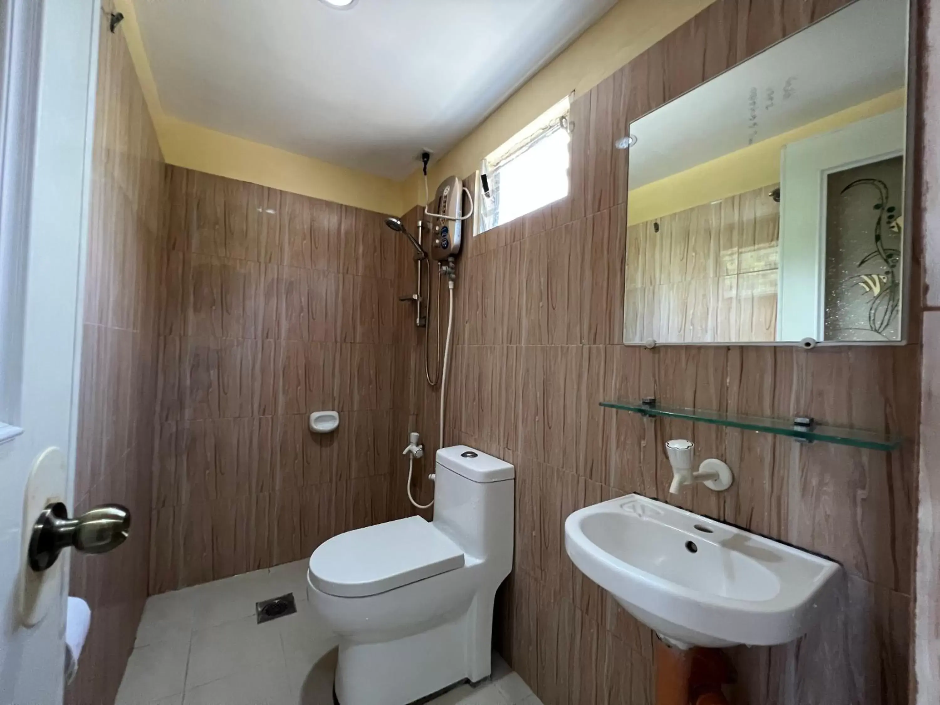 Deluxe Double Room in Ging-Ging Hotel And Resort Deluxe Double Room in Ging-Ging Hotel And Resort