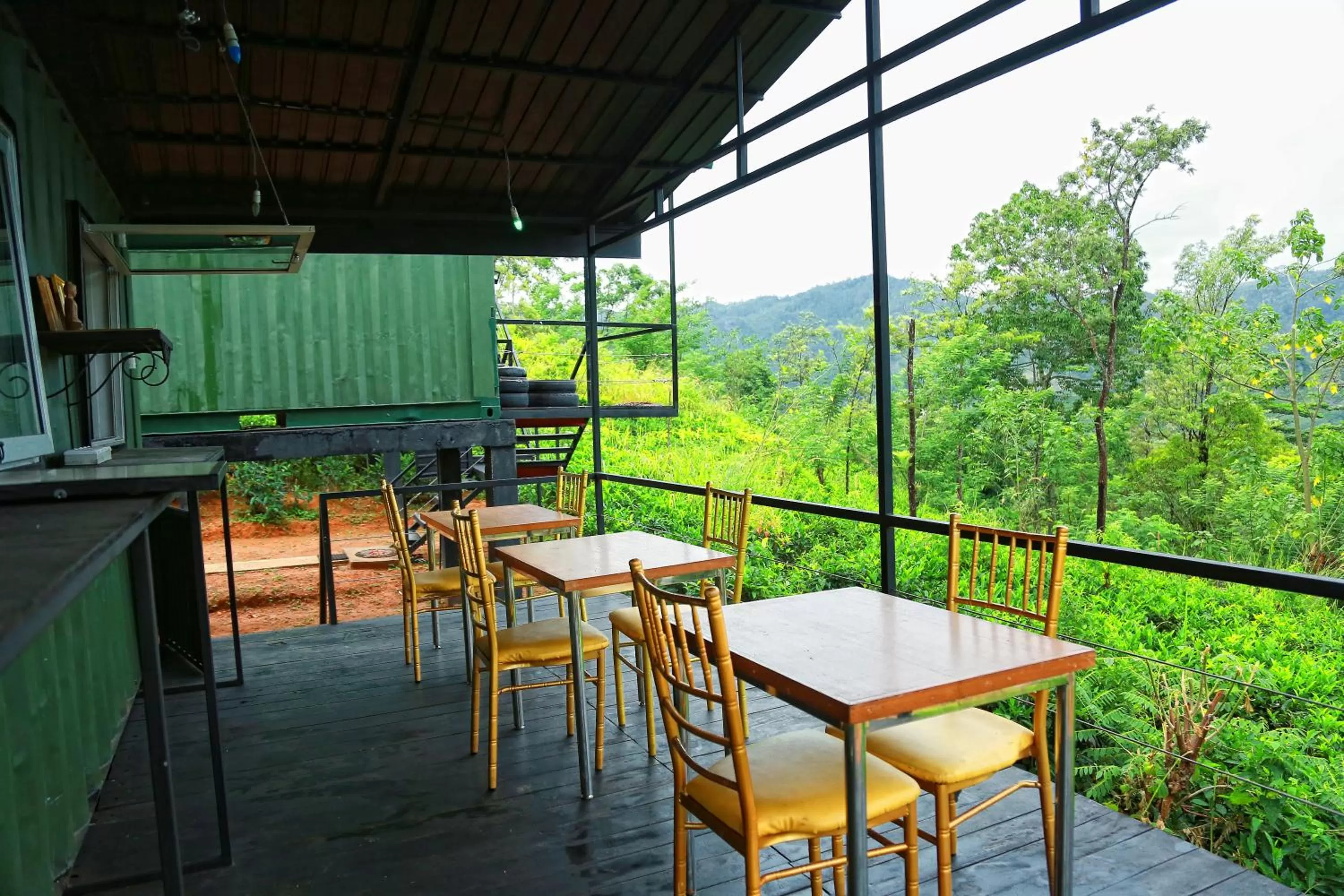 Restaurant/places to eat in Box on clouds