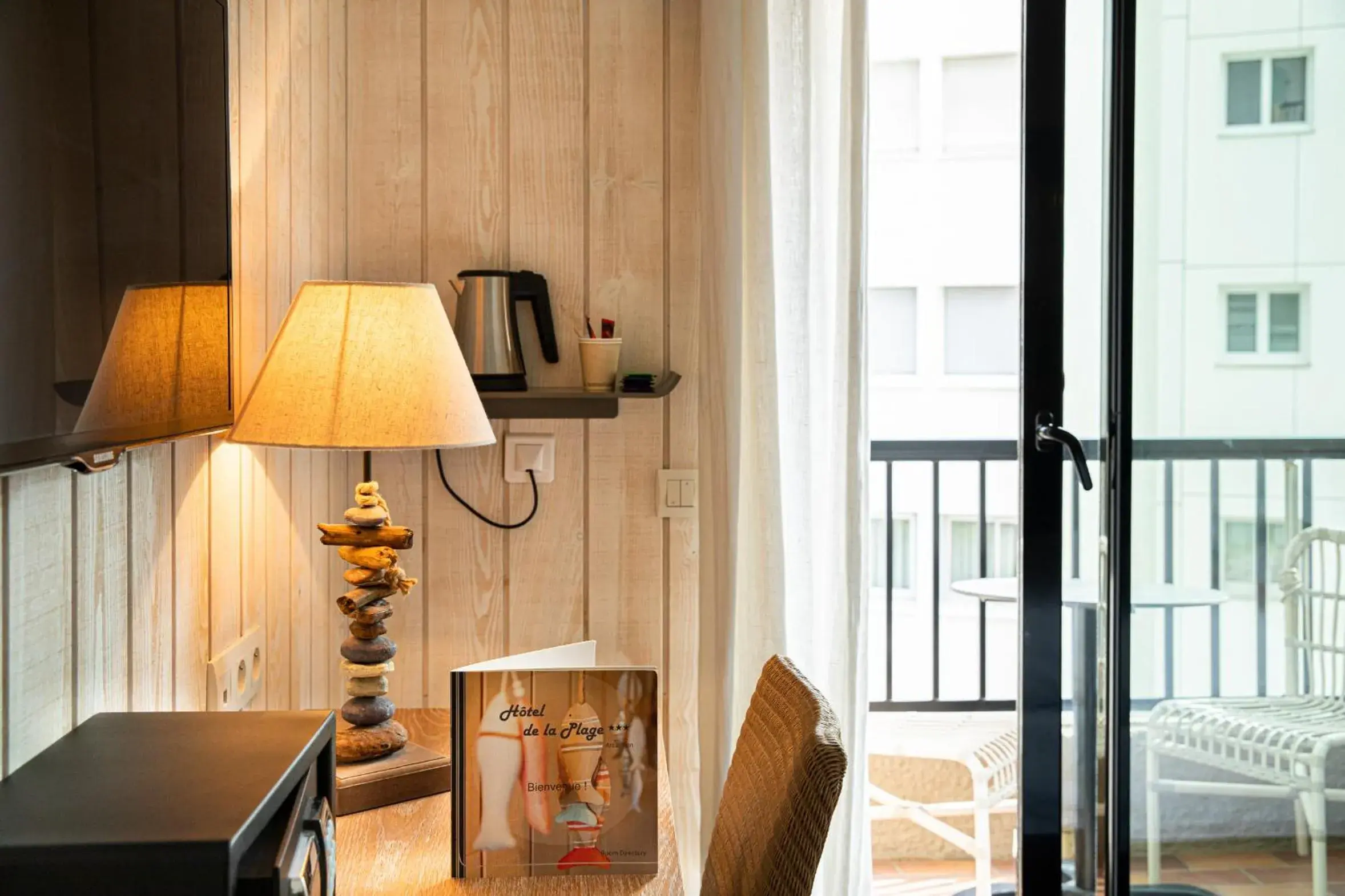 TV and multimedia in Hôtel de La Plage by Inwood Hotels