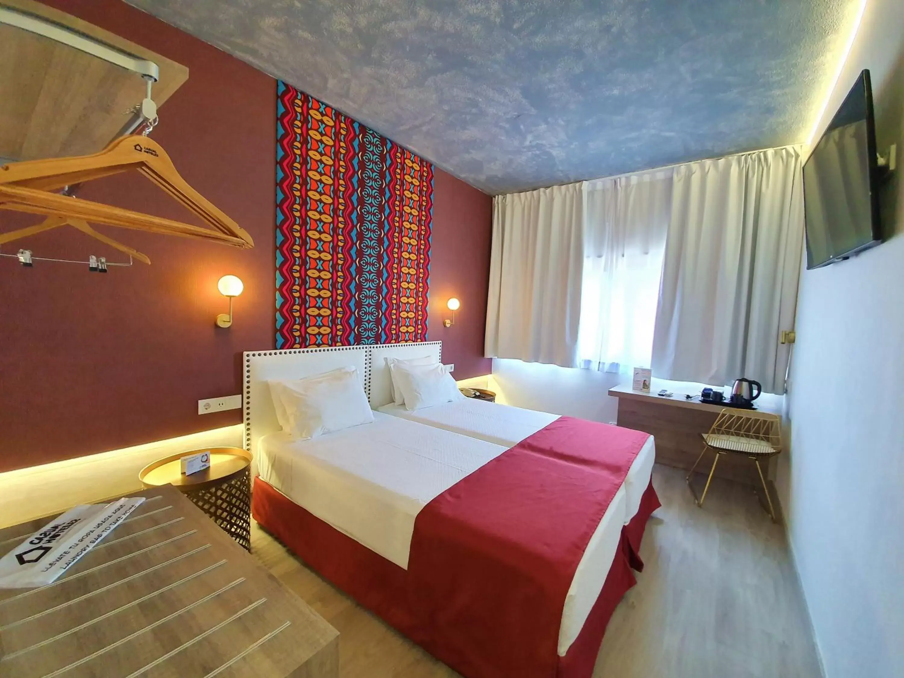 Photo of the whole room, Bed in Casual Inca Porto