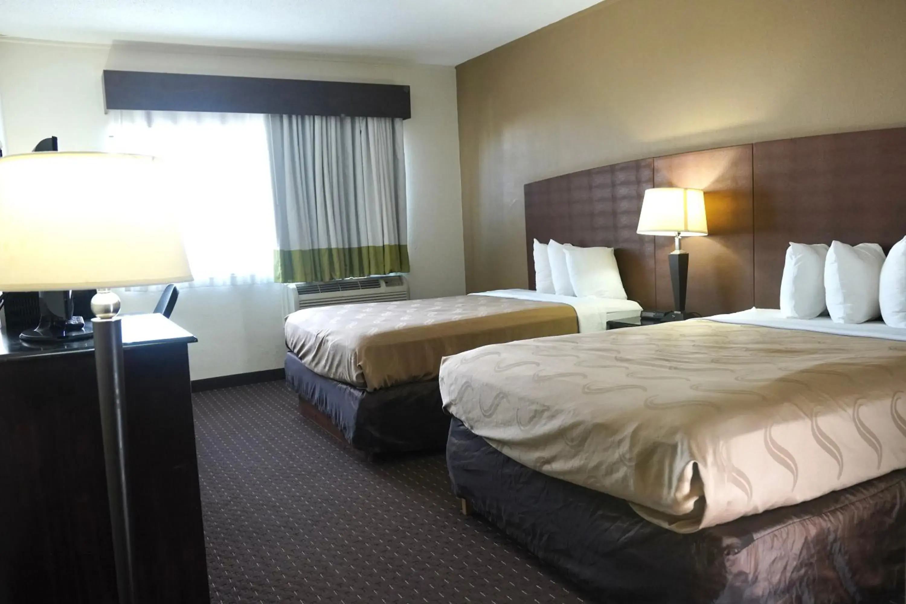 Bedroom, Bed in American Inn & Suites