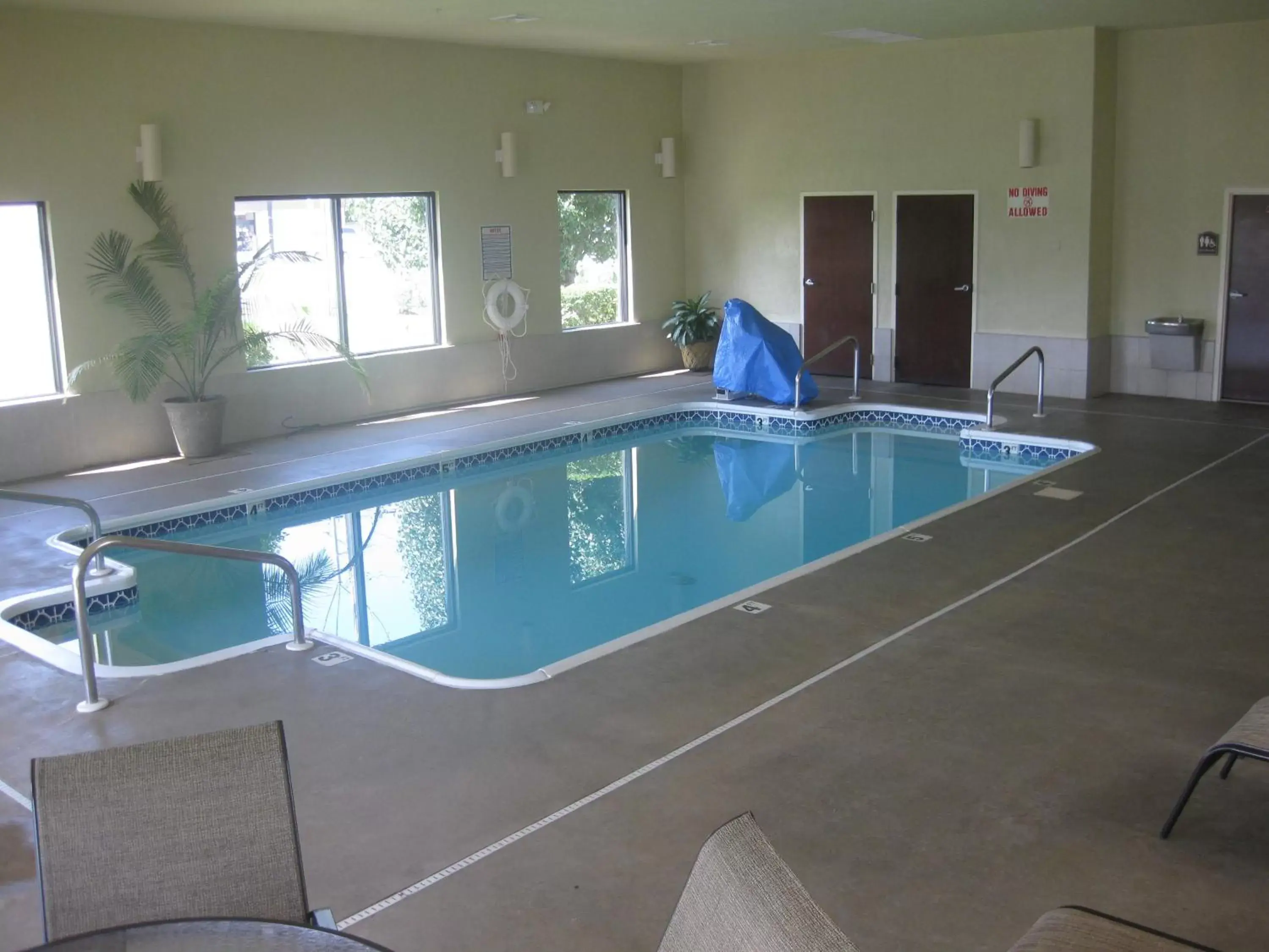 Swimming Pool in Best Western Plus Springfield Airport Inn