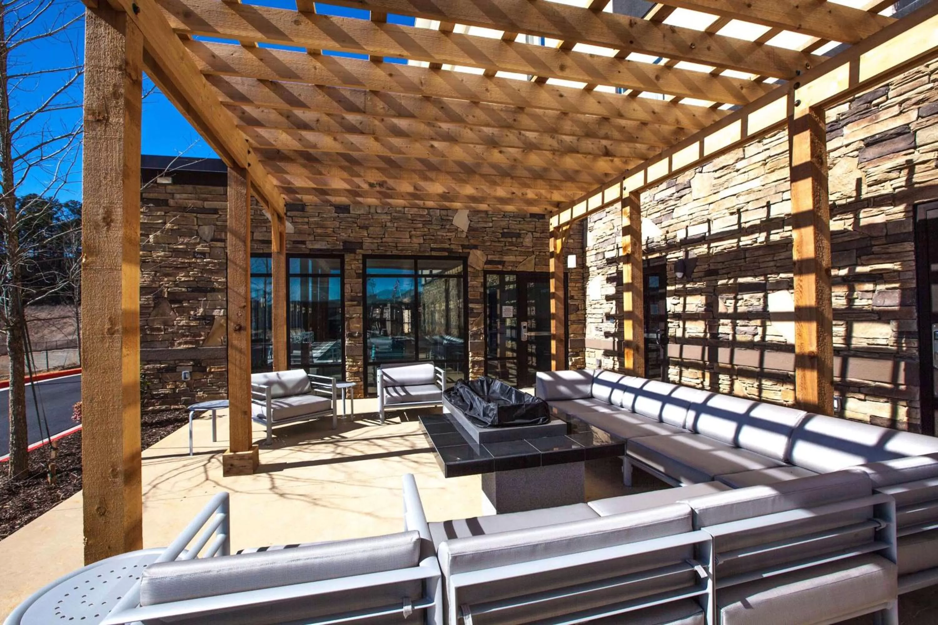 Patio in Hampton Inn Emerson - Lakepoint, Ga