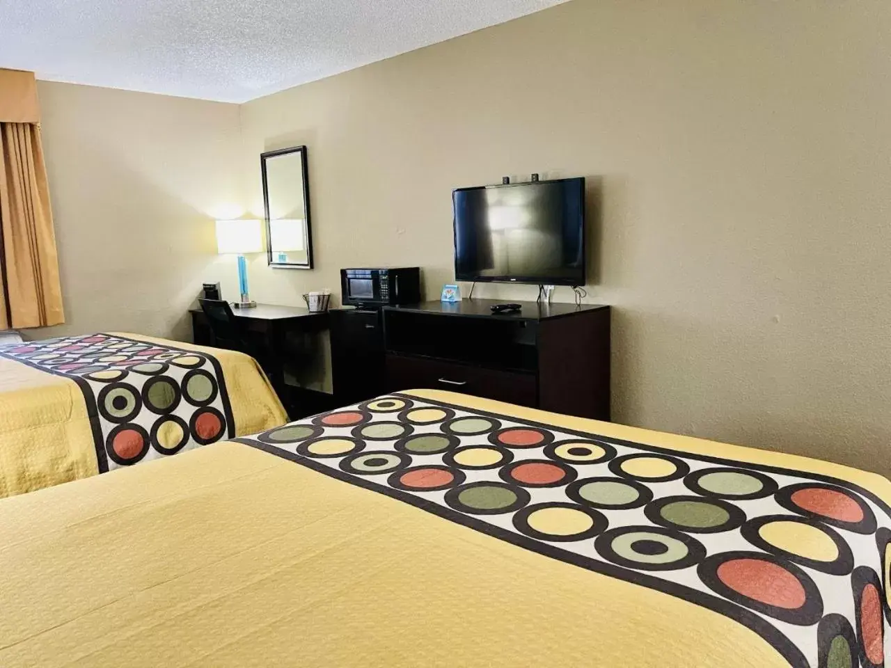 TV and multimedia, Bed in Super 8 by Wyndham Casa Grande