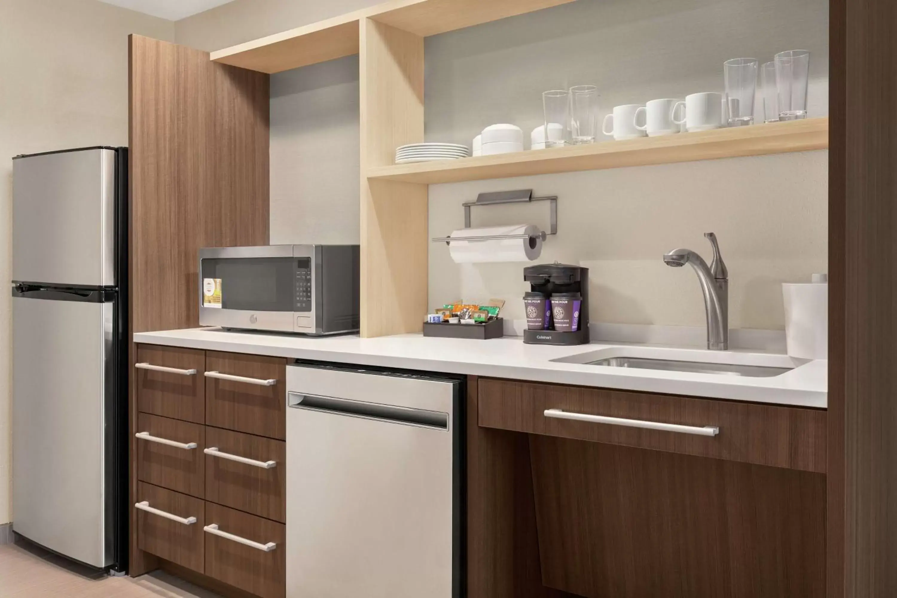 Kitchen or kitchenette, Kitchen/Kitchenette in Home2 Suites By Hilton Silver Spring