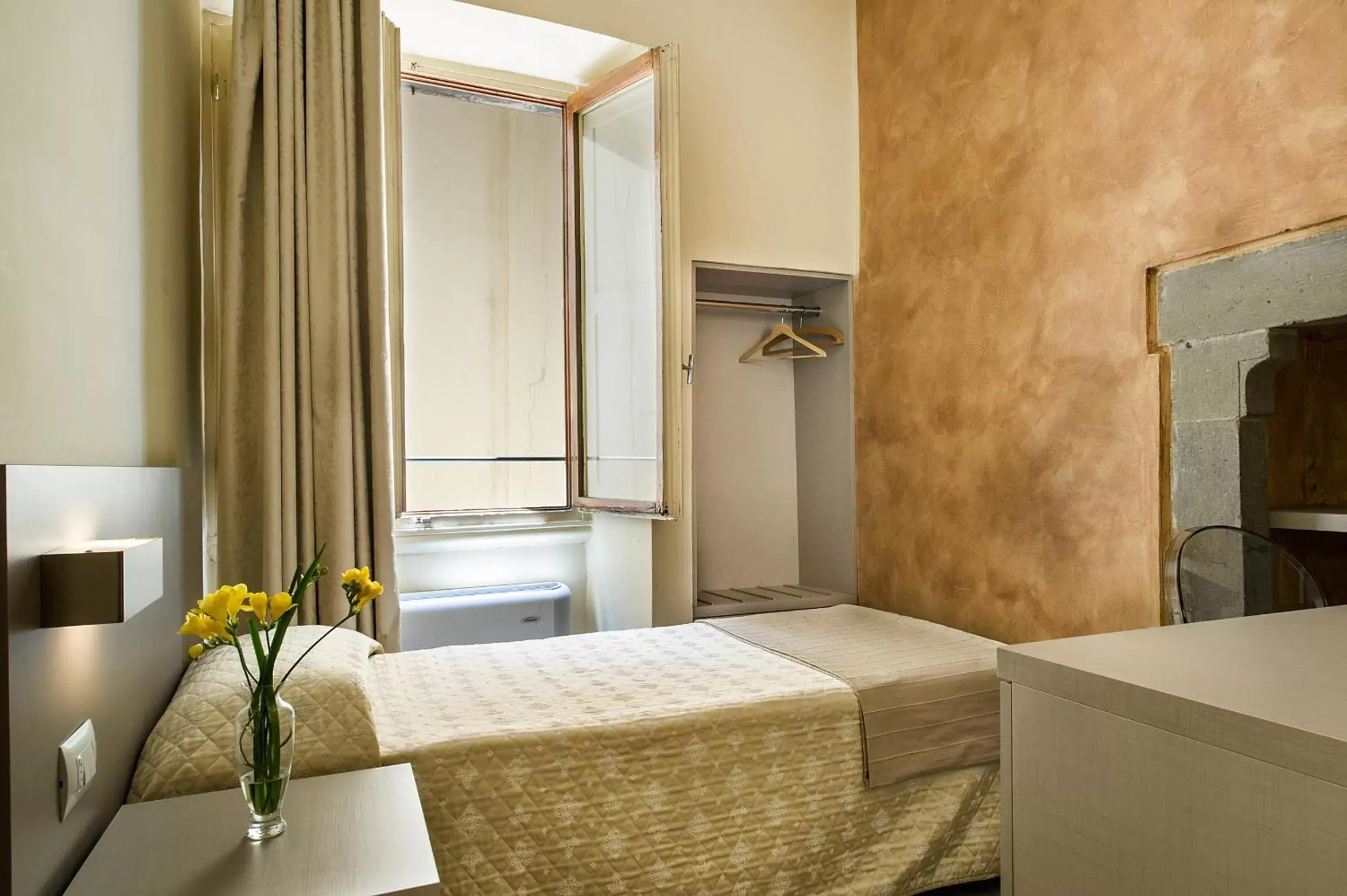 Photo of the whole room, Bed in Albergo Firenze