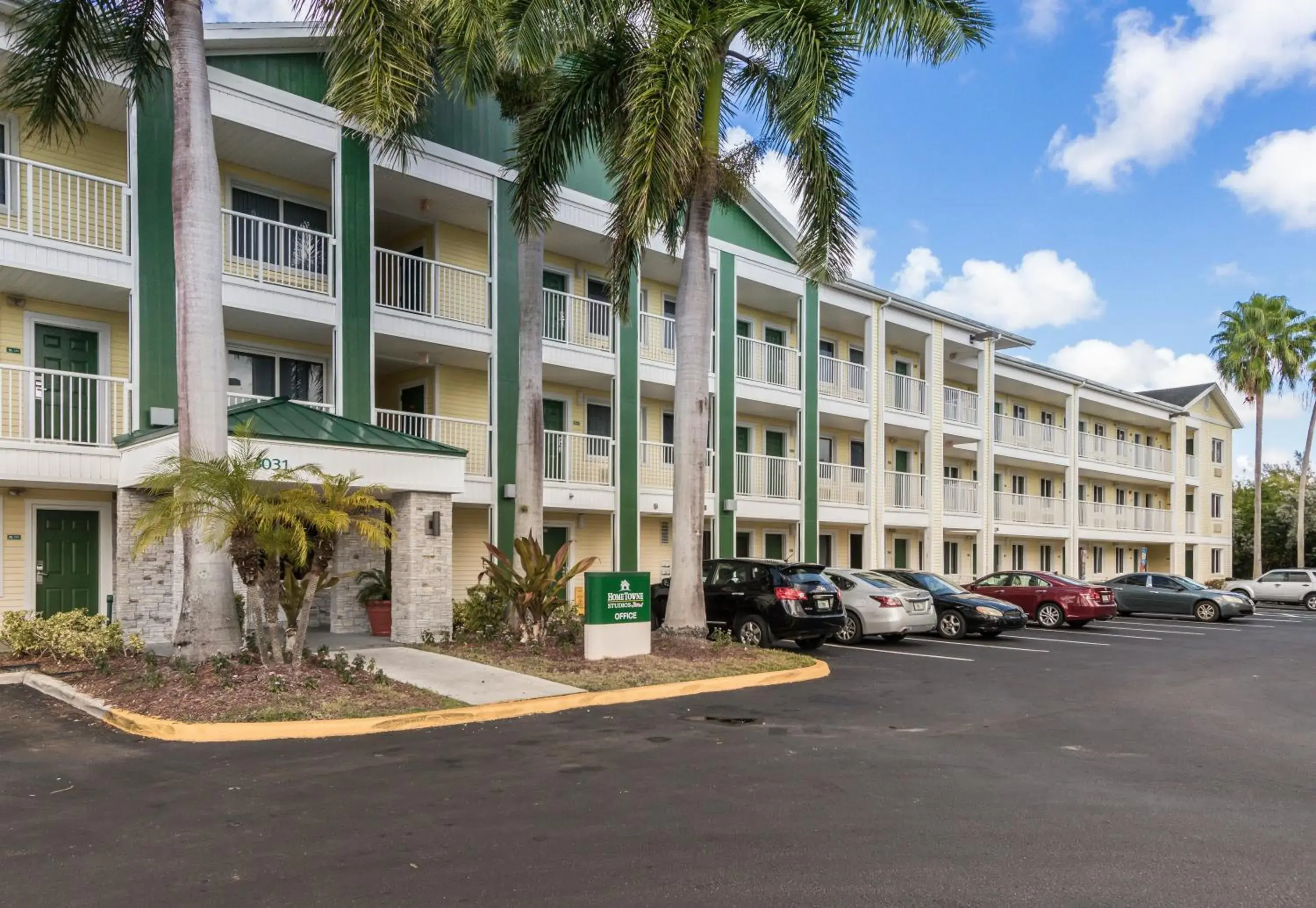 Property building in HomeTowne Studios by Red Roof Fort Lauderdale Property building in HomeTowne Studios by Red Roof Fort Lauderdale