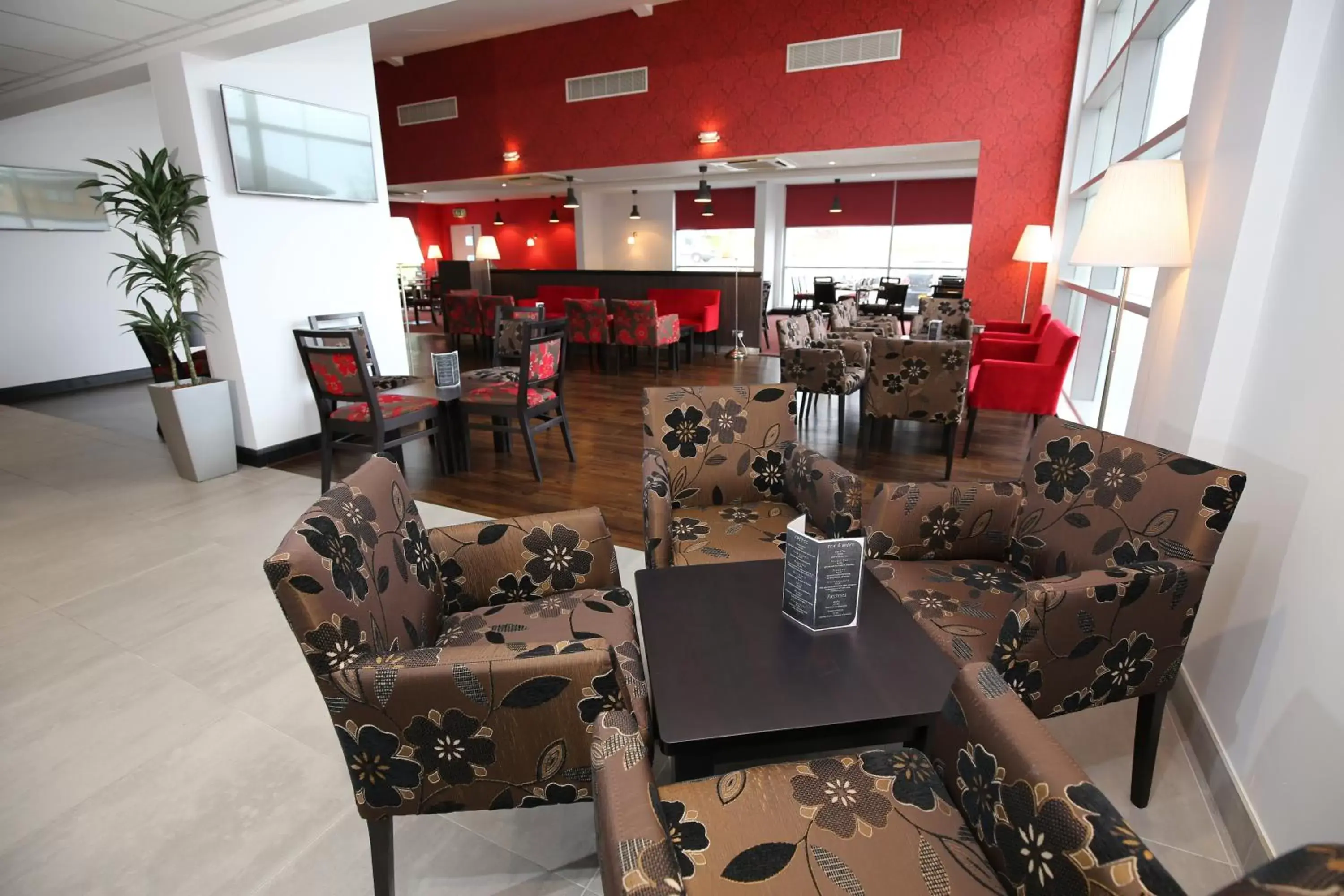 Lounge or bar, Restaurant/Places to Eat in Ramada Wakefield