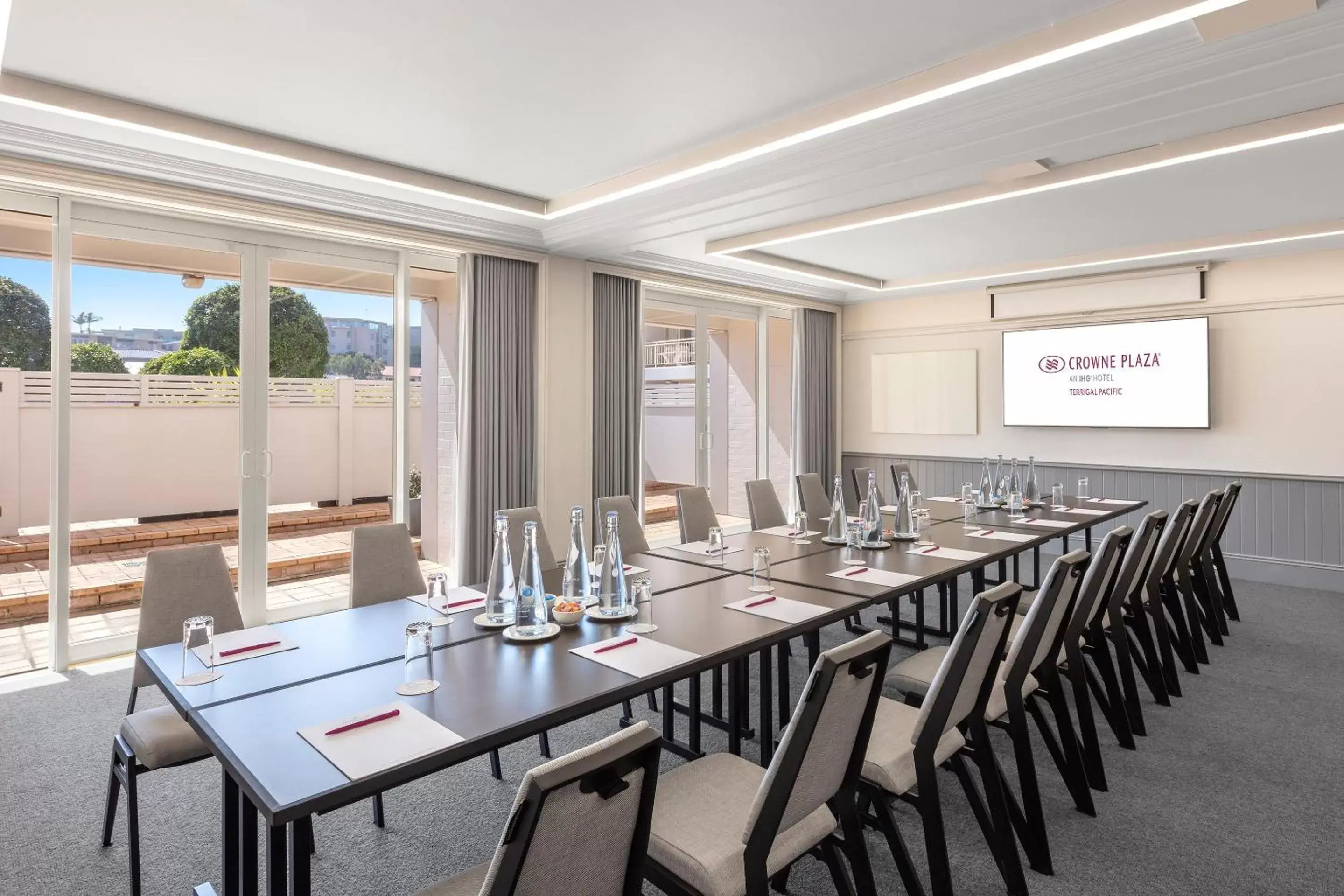 Meeting/conference room in Crowne Plaza Terrigal Pacific, an IHG Hotel
