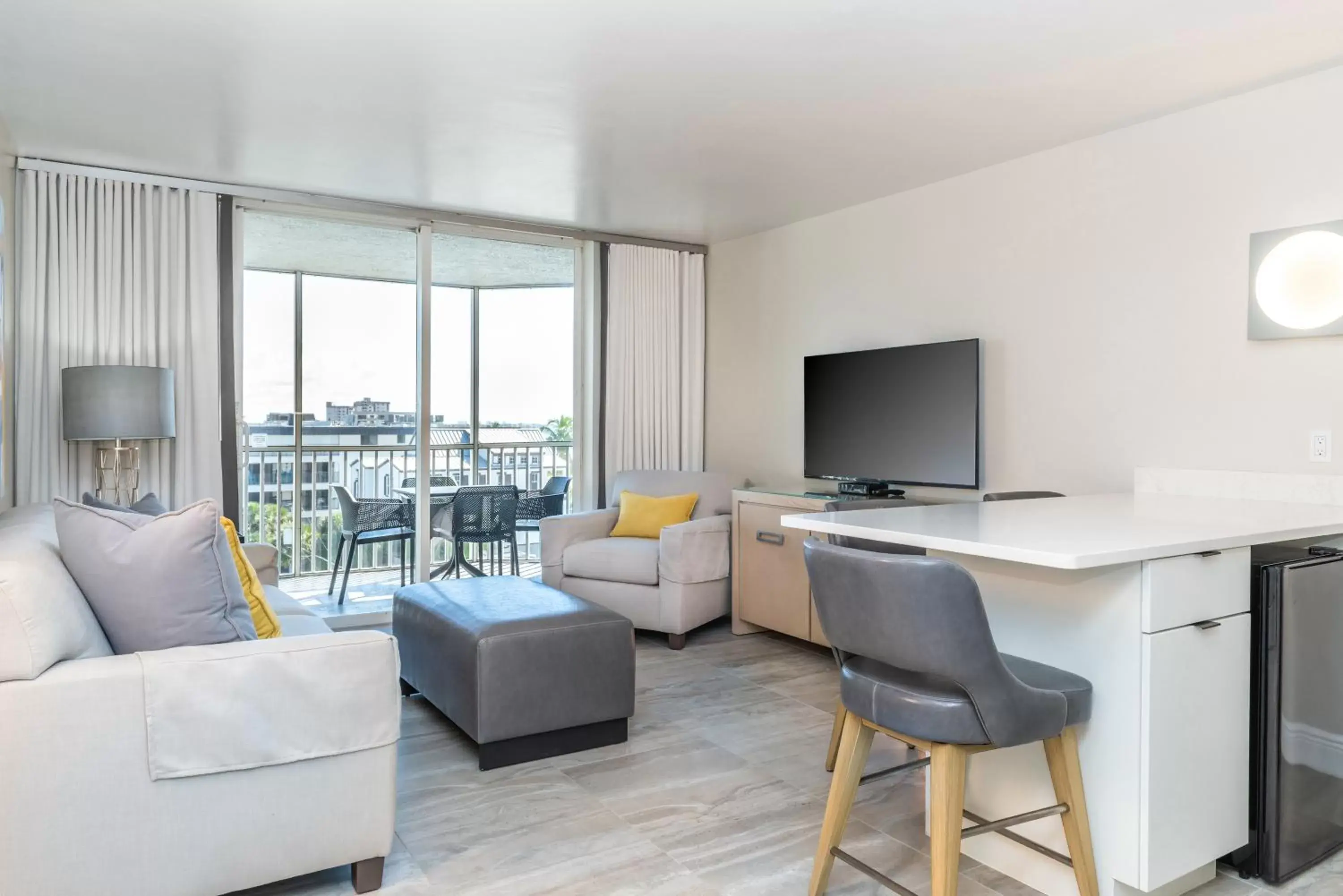 Living room in Diamond Head Beach Resort Living room in Diamond Head Beach Resort