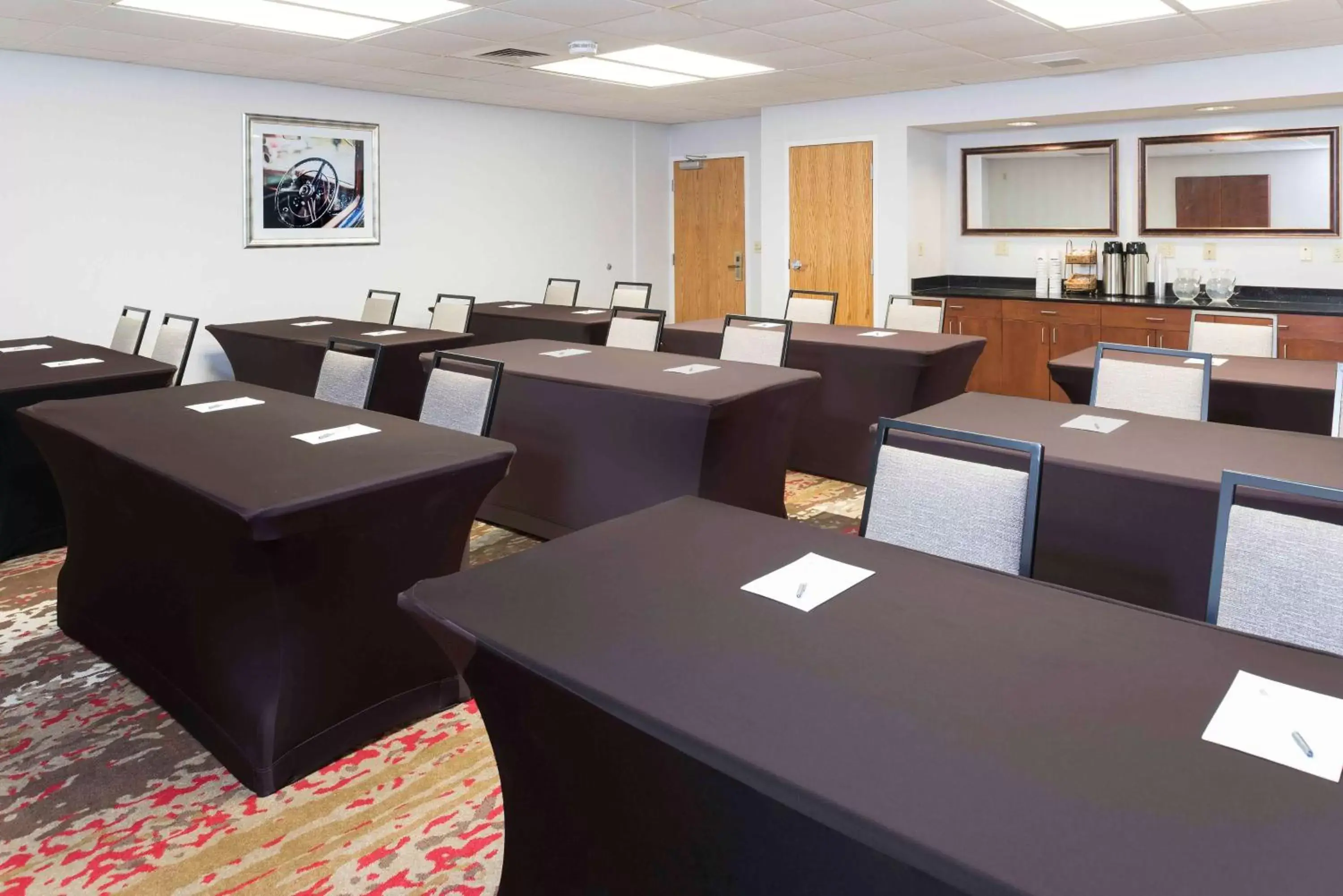 Meeting/conference room, Restaurant/Places to Eat in Hampton Inn Grand Rapids/North