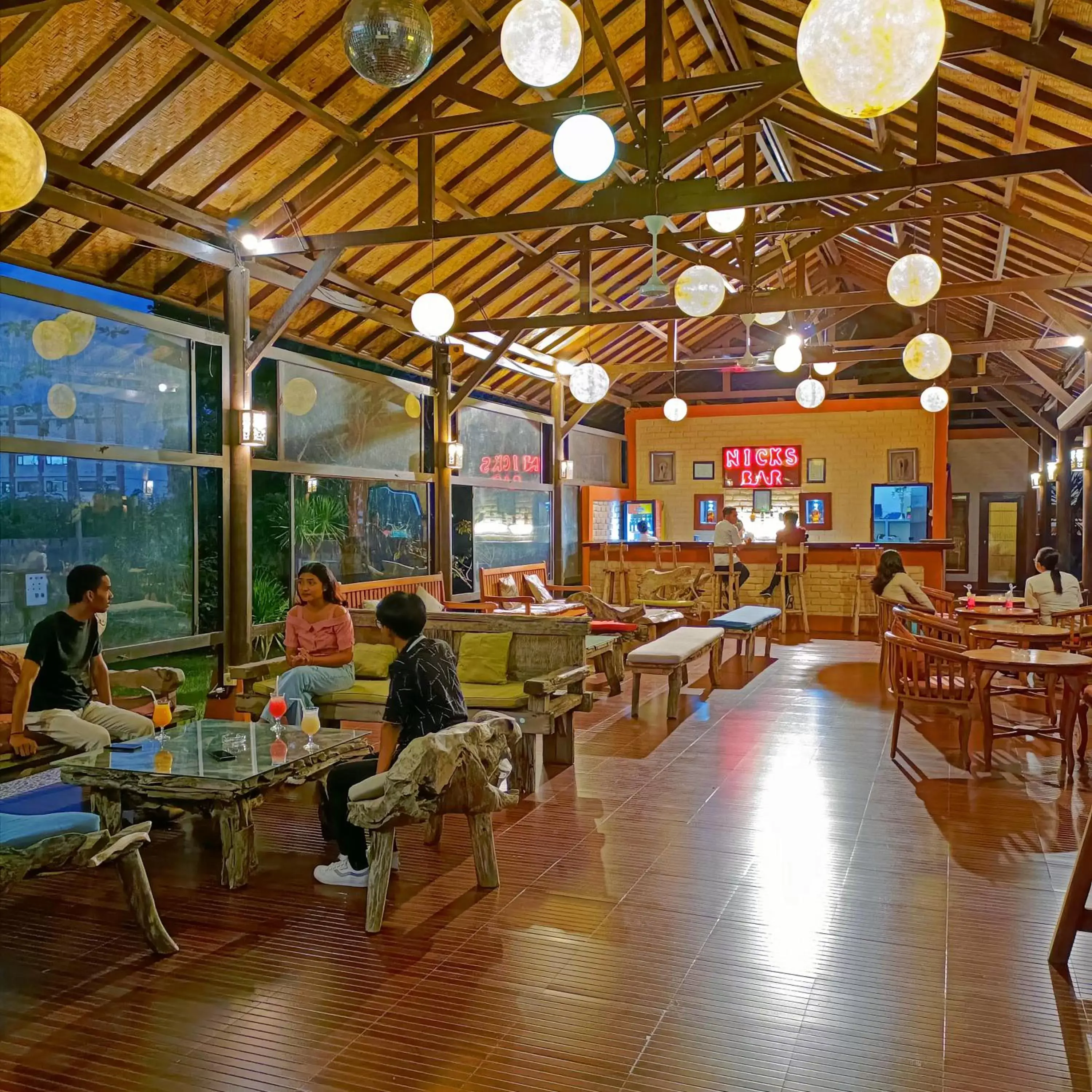 Lounge or bar, Restaurant/Places to Eat in The Jayakarta Suites Komodo Flores