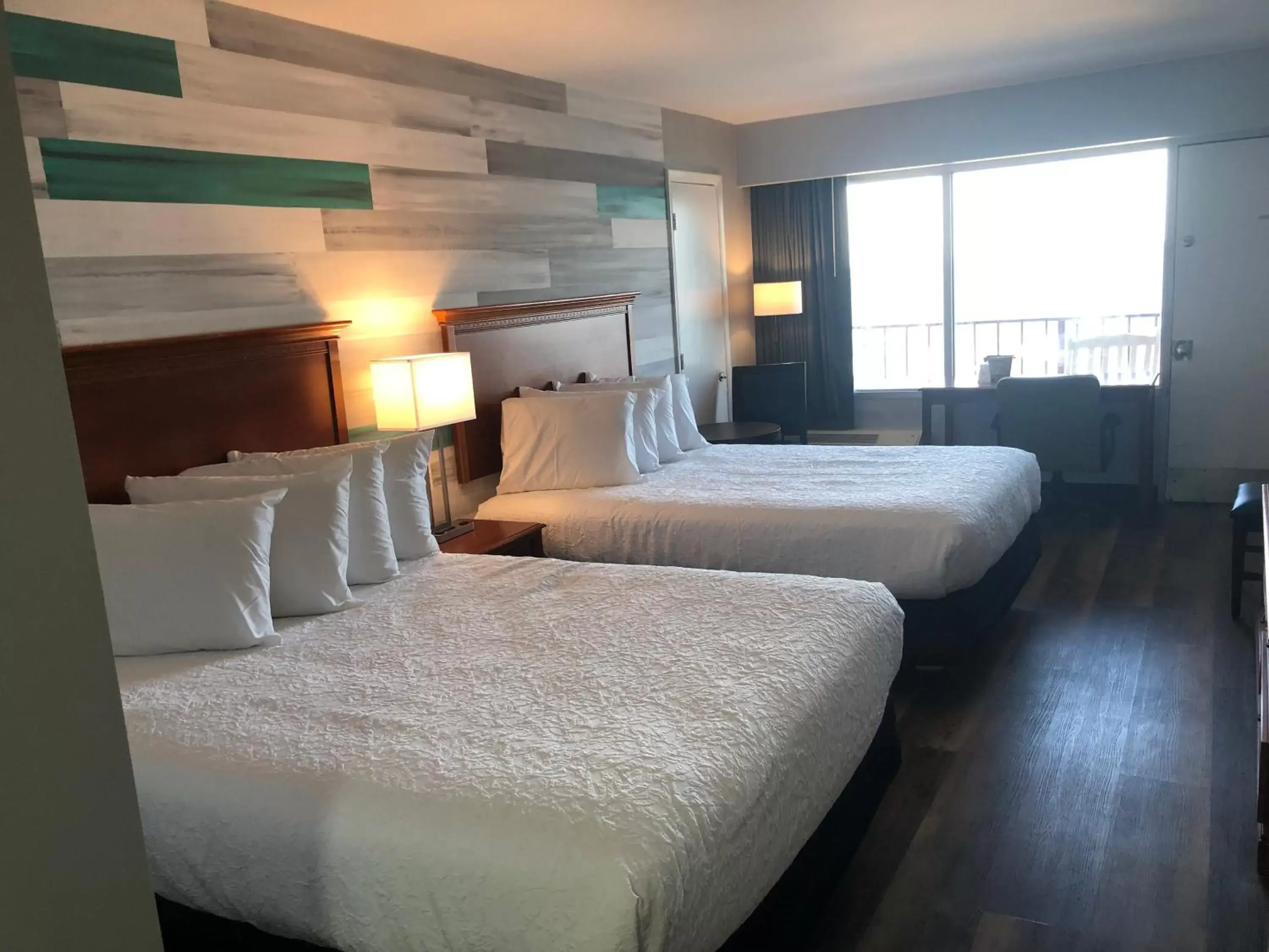 Bed in Gazebo Inn Oceanfront