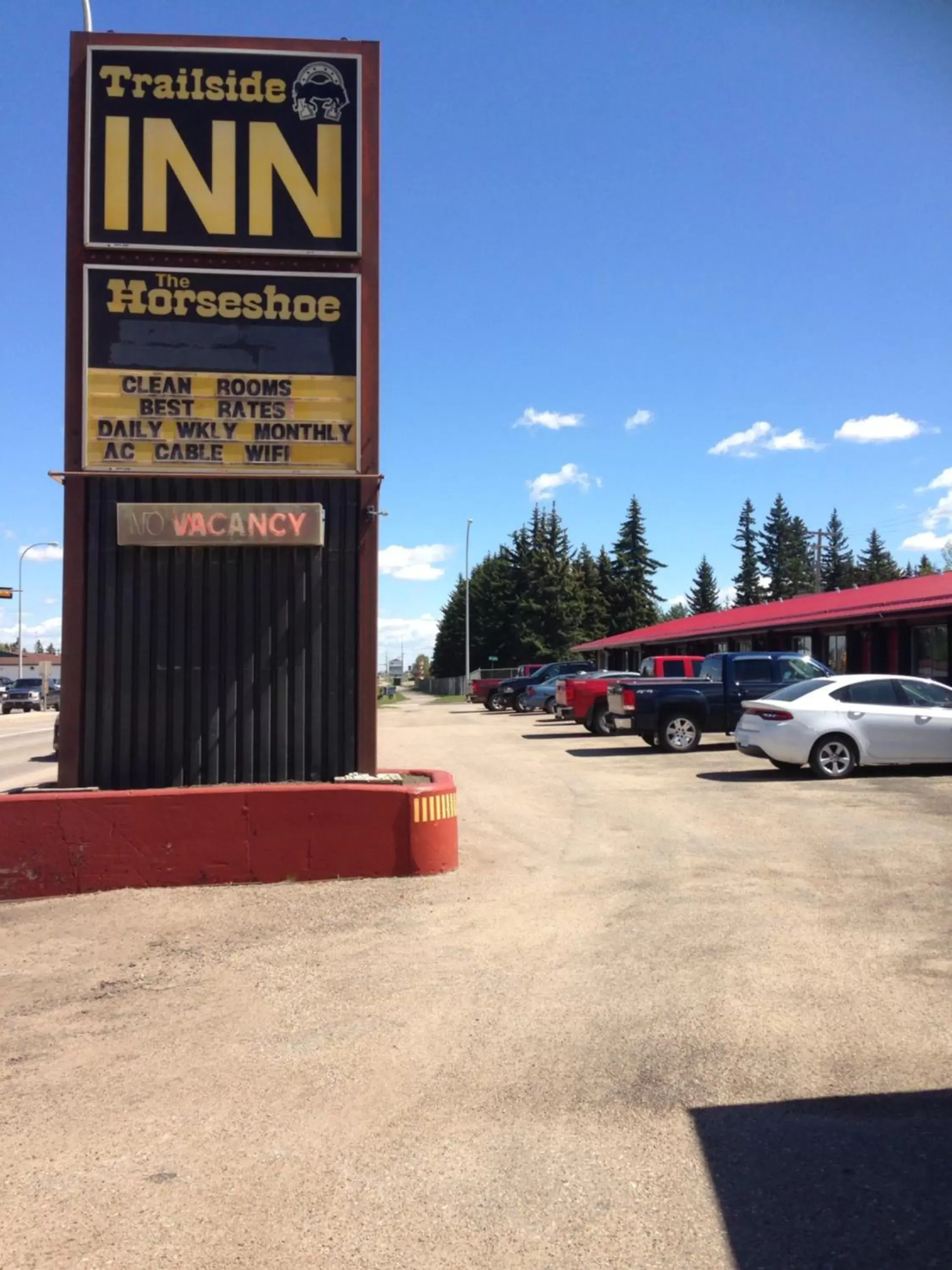 Logo/Certificate/Sign in Trailside Inn