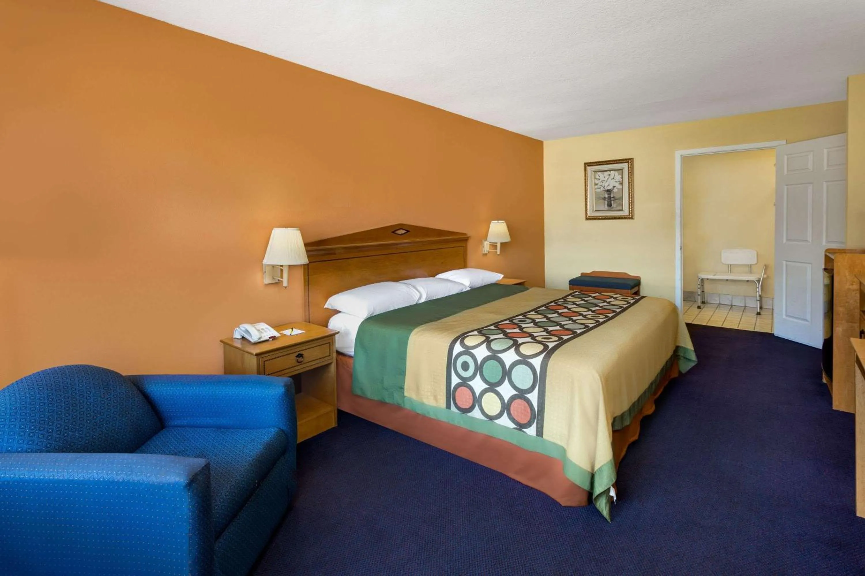 Photo of the whole room, Bed in Super 8 by Wyndham Breaux Bridge