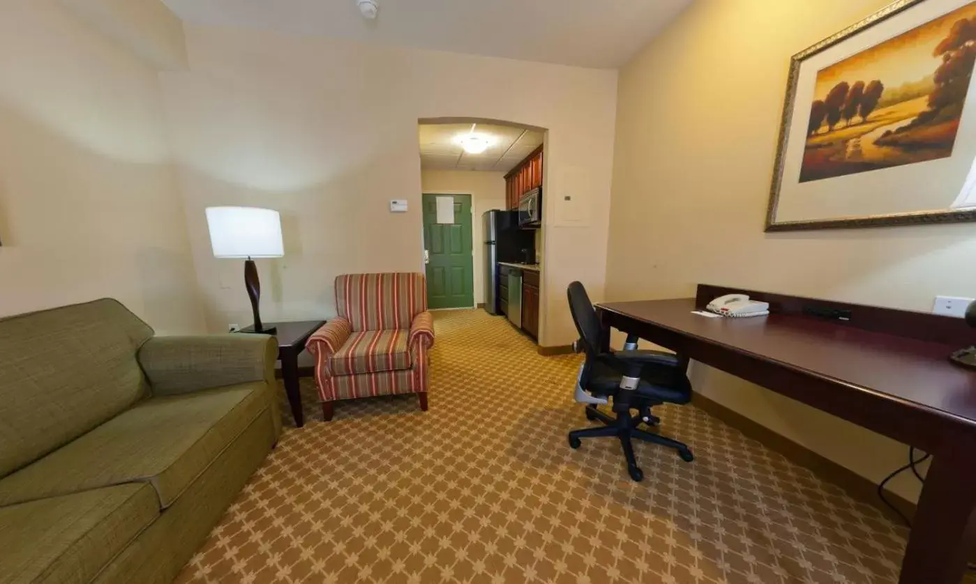 Living room, Seating Area in Country Inn & Suites by Radisson, Absecon (Atlantic City) Galloway, NJ