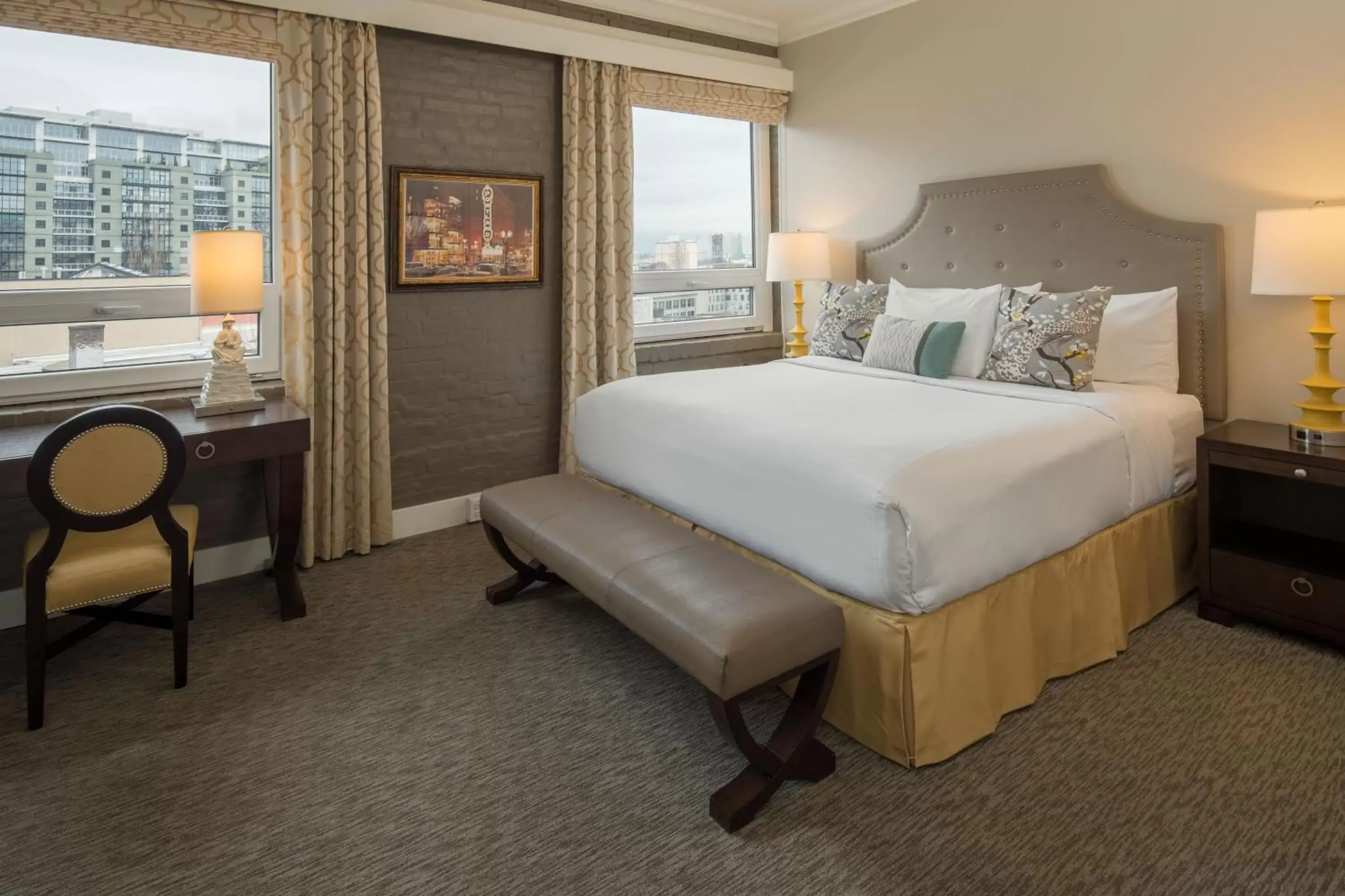 Bathroom, Bed in The Mark Spencer Hotel