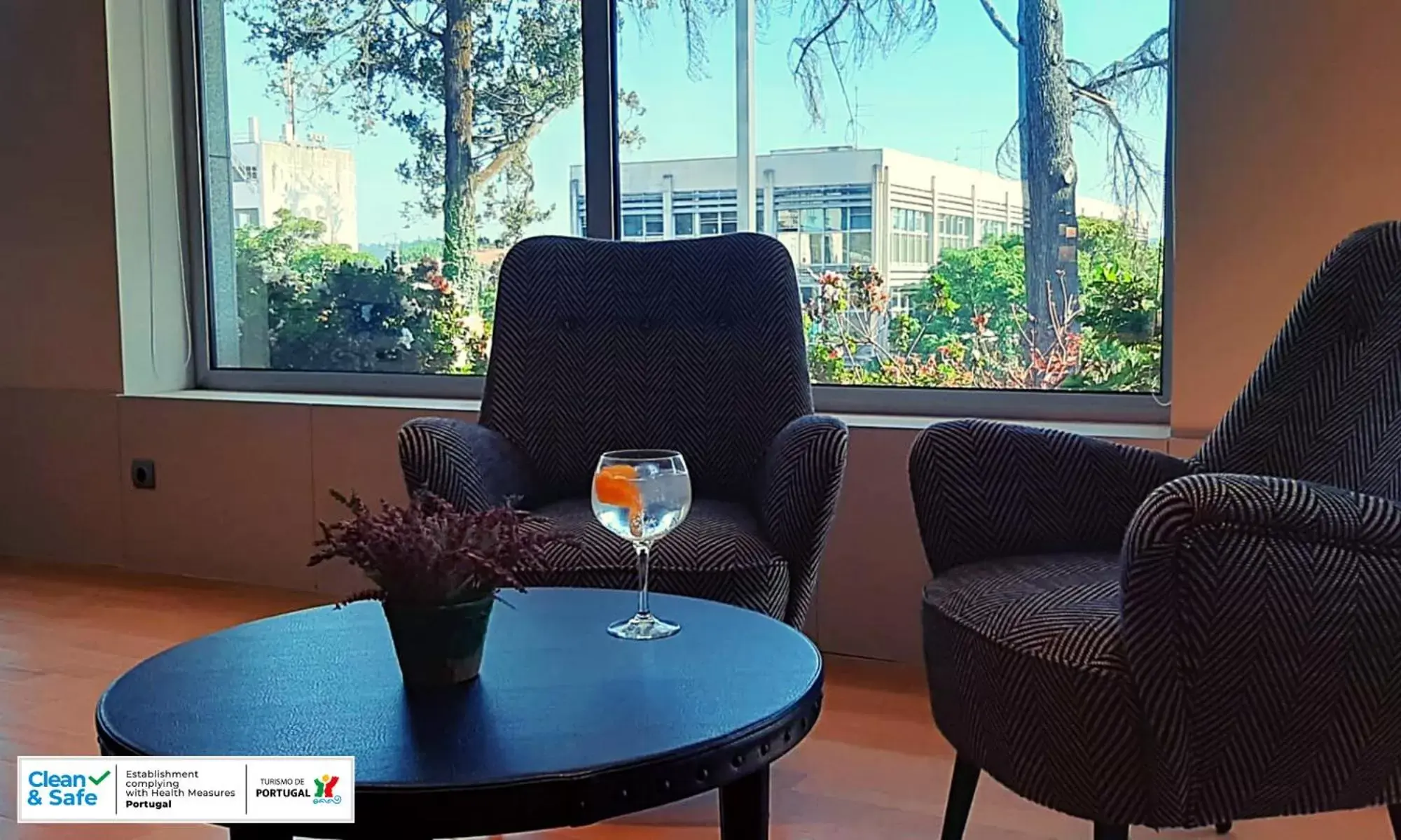 Lounge or bar, Seating Area in Hotel Conde de Agueda