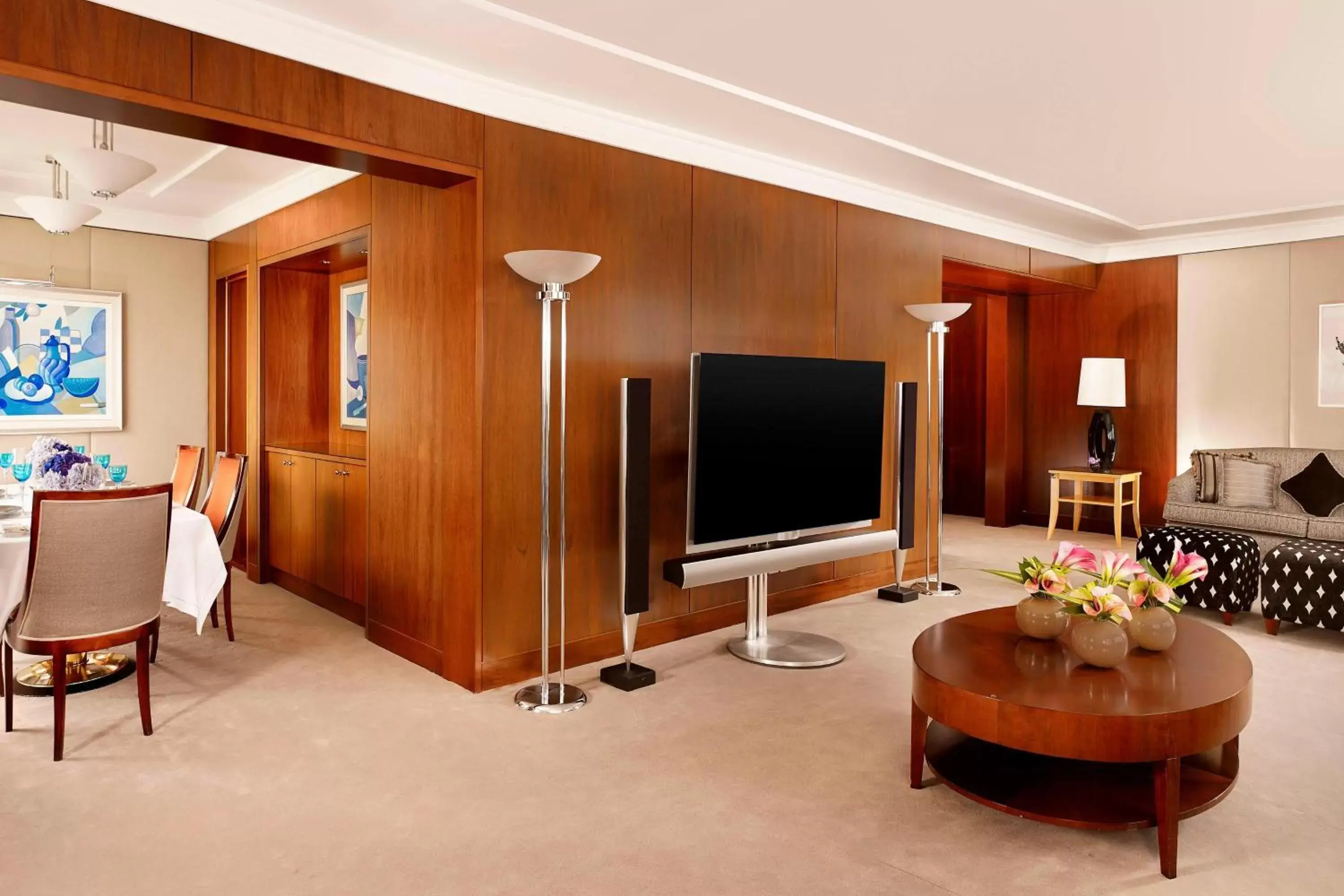 Photo of the whole room, TV/Entertainment Center in Hotel President Wilson, a Luxury Collection Hotel, Geneva