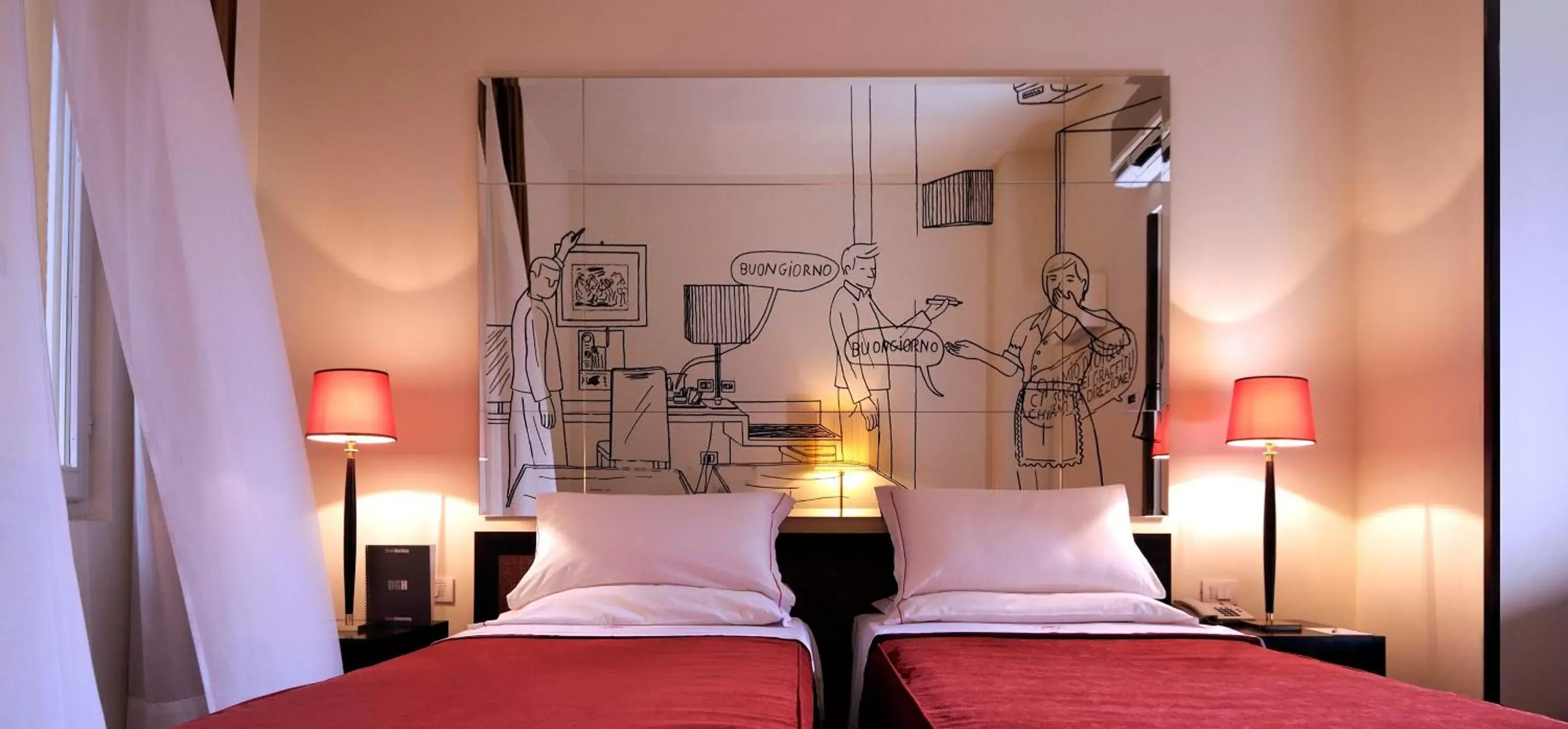 Bedroom, Bed in PHI HOTEL BOLOGNA "Al Cappello Rosso"