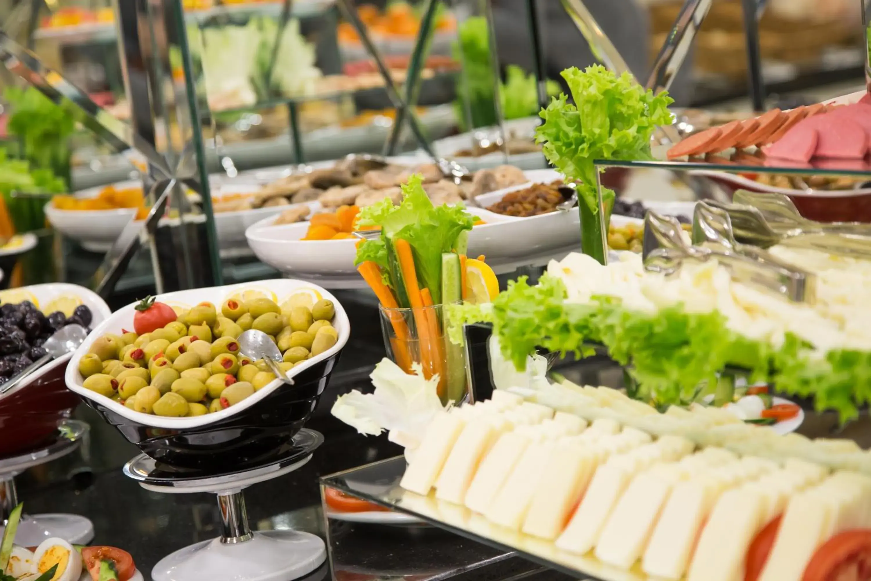 Buffet breakfast in Ruba Palace Thermal Hotel