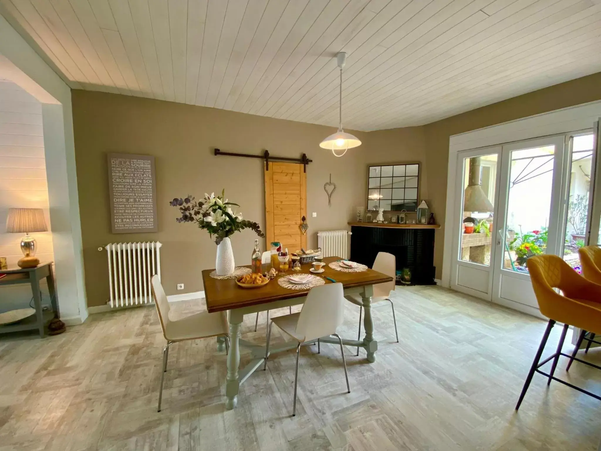 Dining Area in Serendipity Eymet B&B