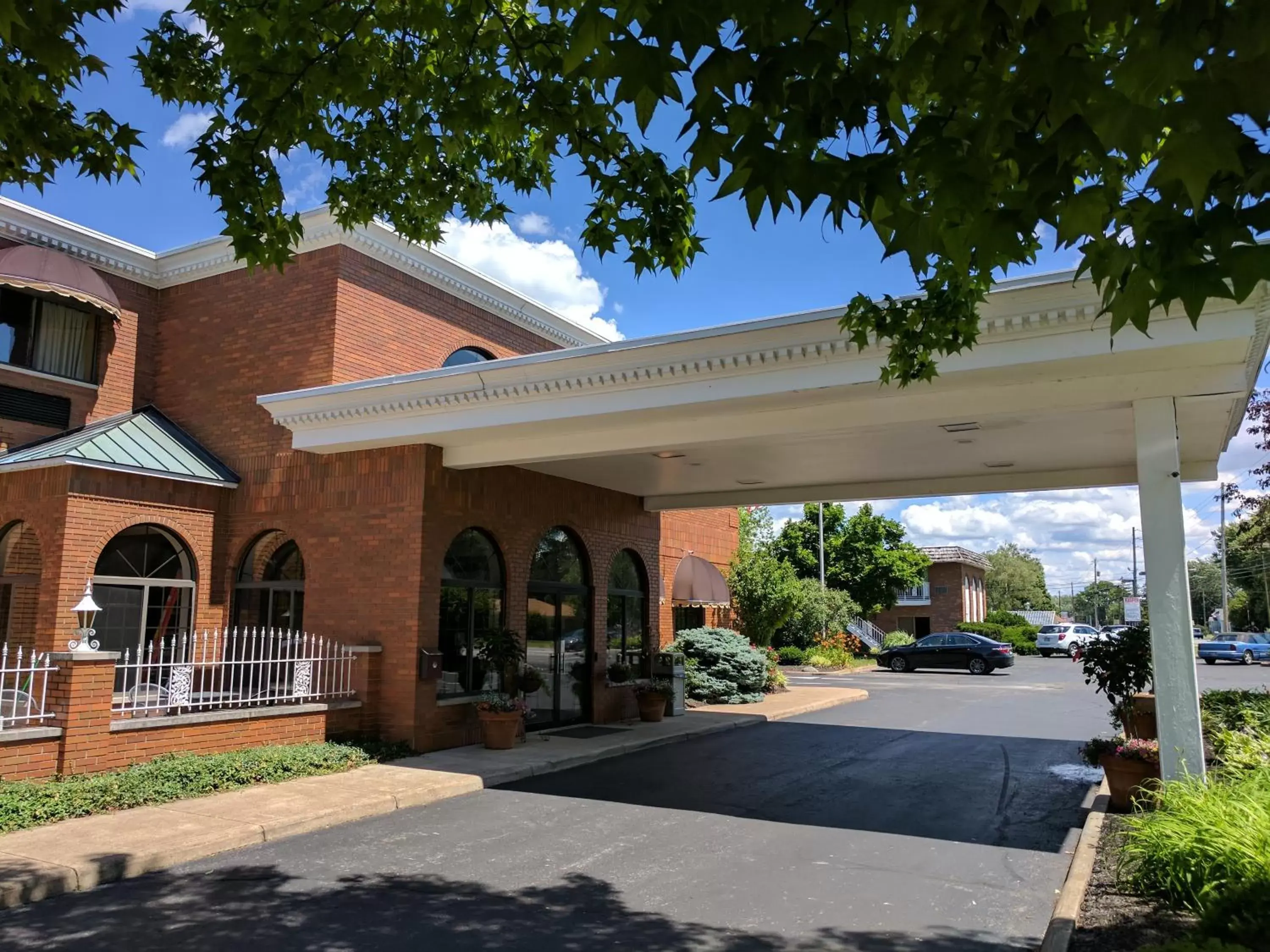 Facade/entrance, Property Building in South Shore Inn