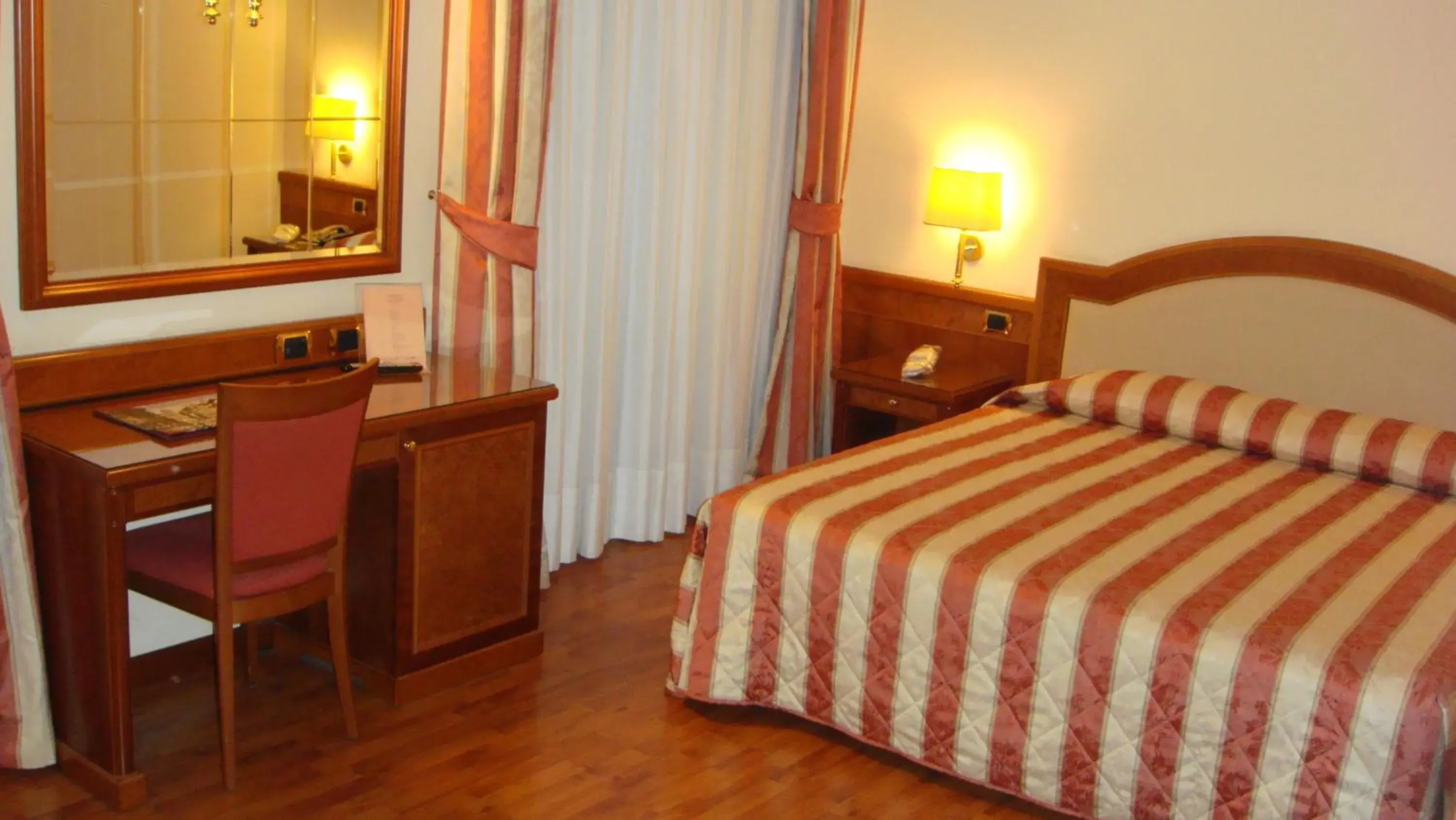 Bed in Albergo Corona