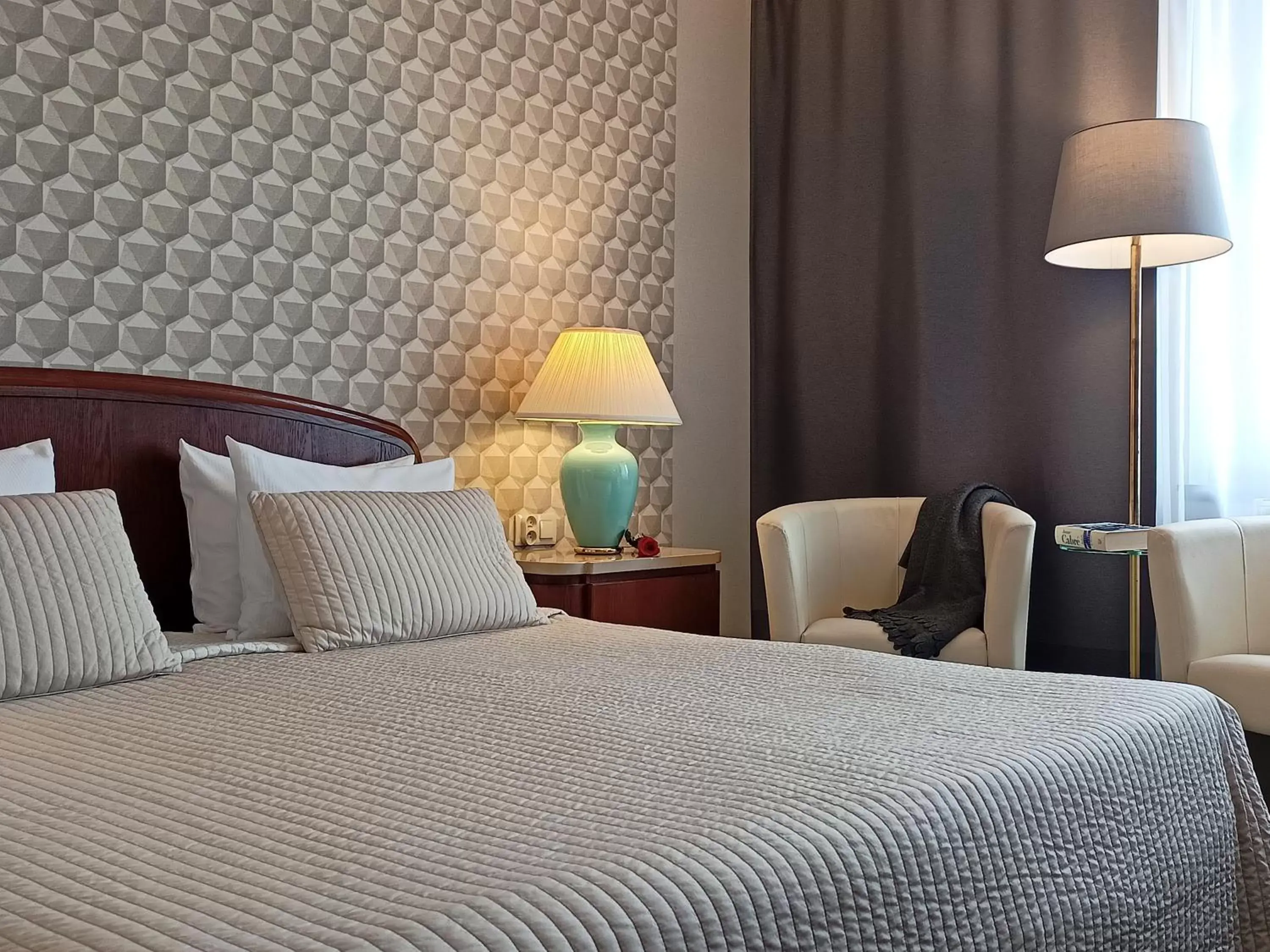 Bed in Booking Hotel Crown Piast & Spa