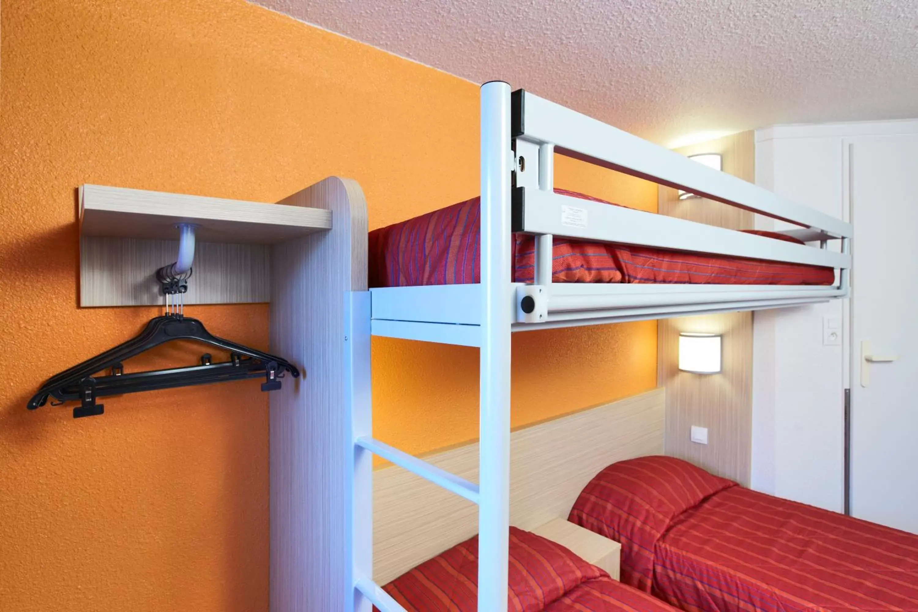 Photo of the whole room, Bunk Bed in Premiere Classe Montreuil
