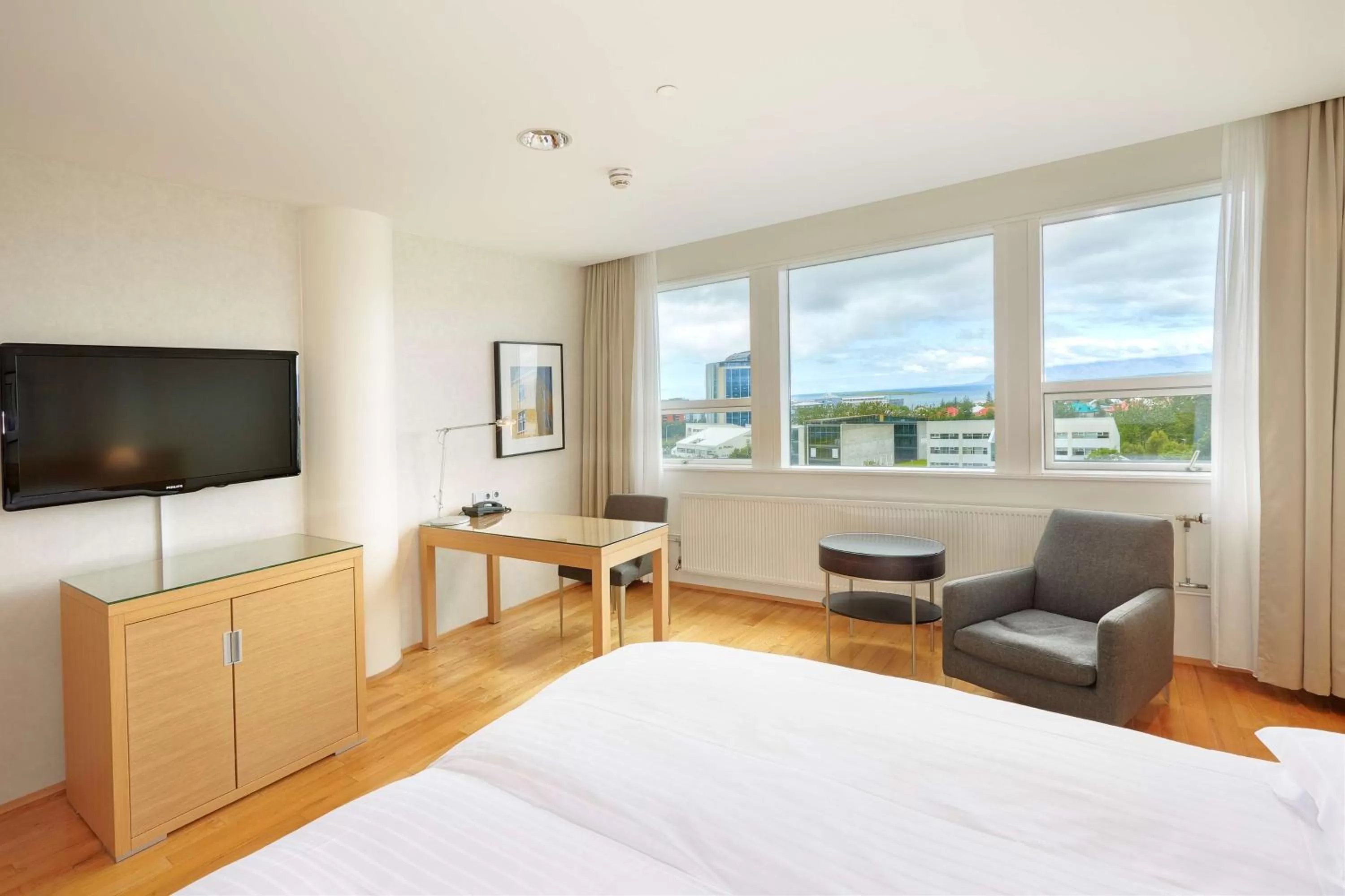 View (from property/room), Bed in Hilton Reykjavik Nordica